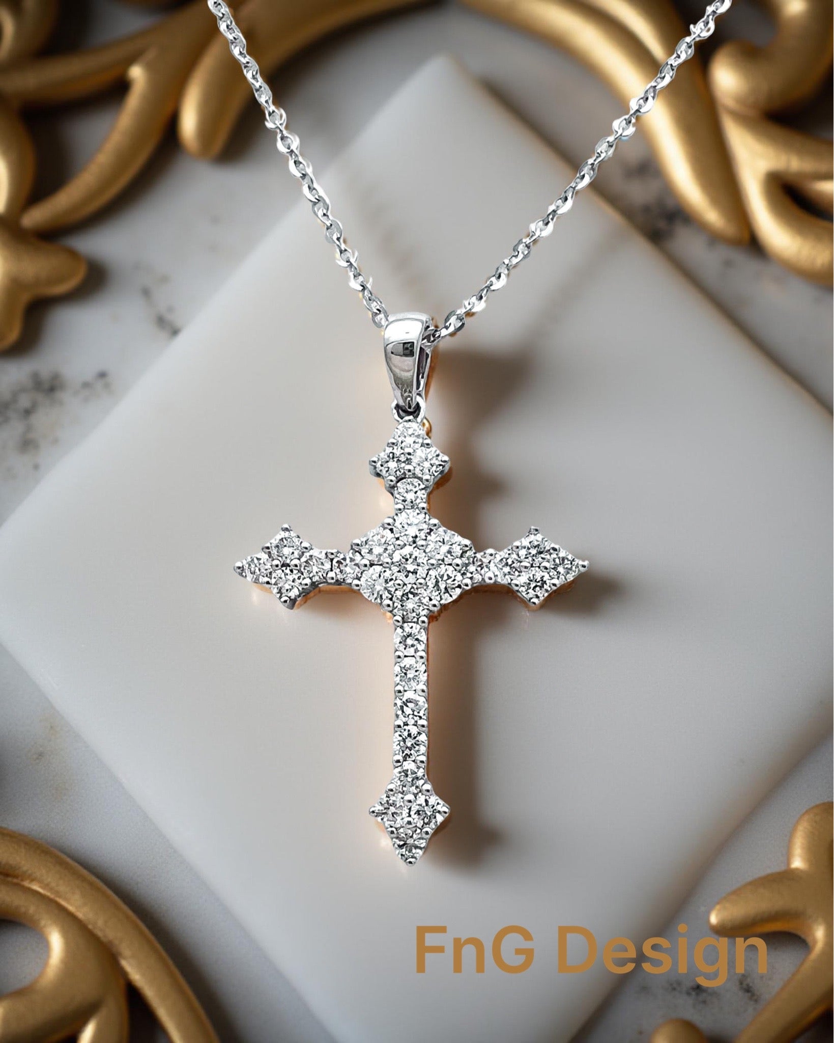 1.05 Carats Diamonds VS2 Set in 18 Karat White Gold Pendant With 18 Inch Rolo Diamond Gold Chain