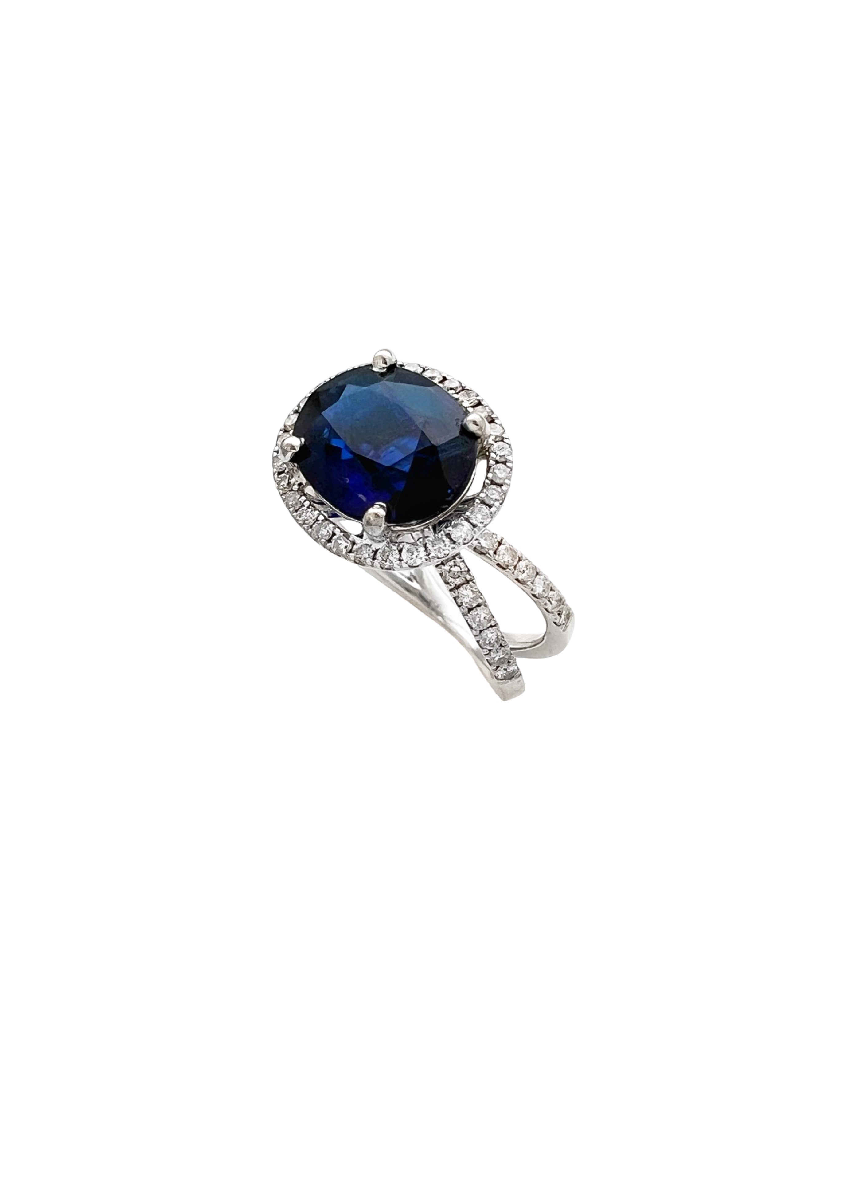 4.27 Carats Kyanite Nepal Unheated (Certified) & 0.74 Carats Diamonds SI Set In 14 Karat White Gold Ring