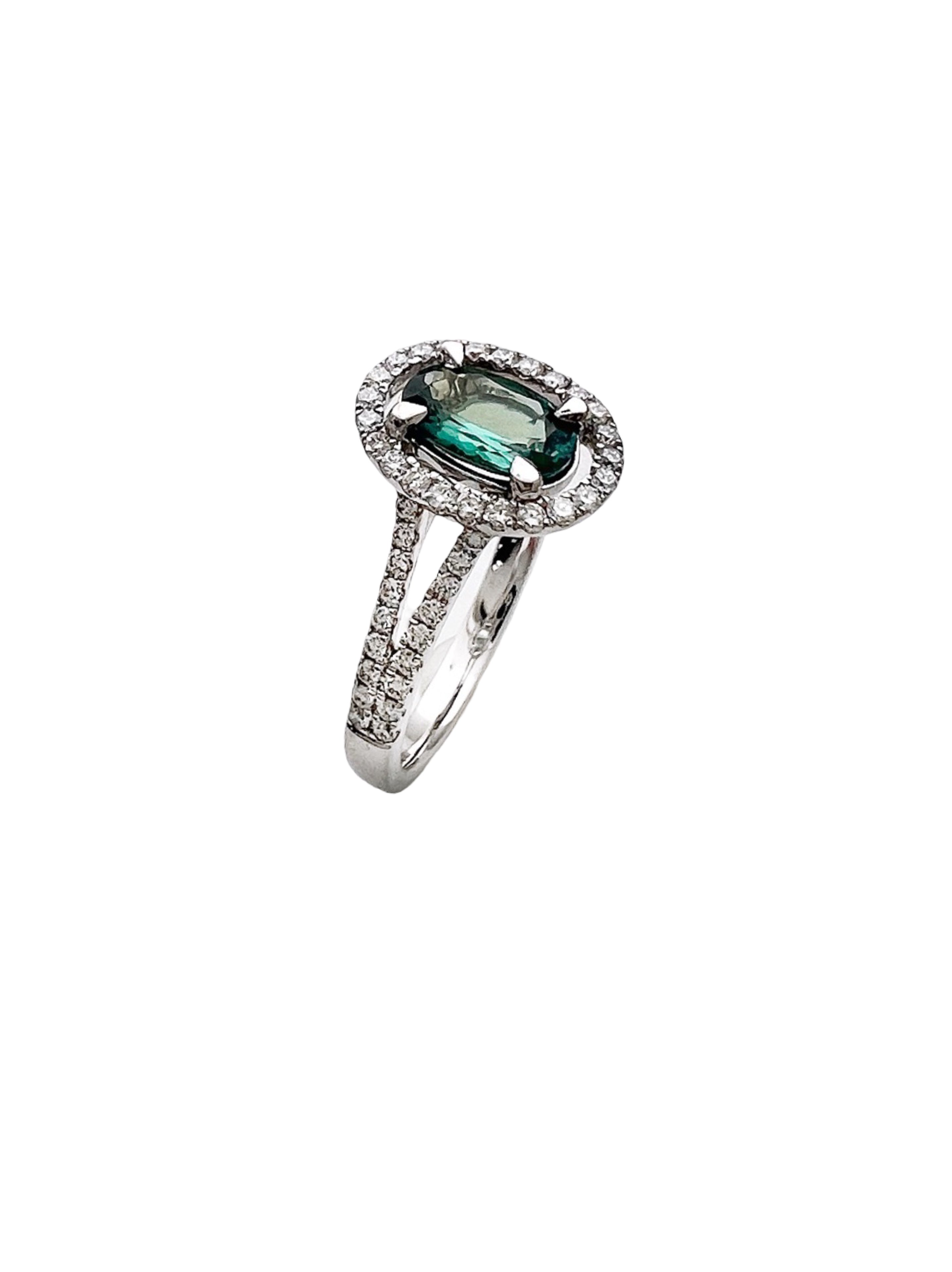 0.77 Carats Alexandrite GIA (Certified) & 0.52 Carats Diamond VS2 Set In 14K White Gold Ring