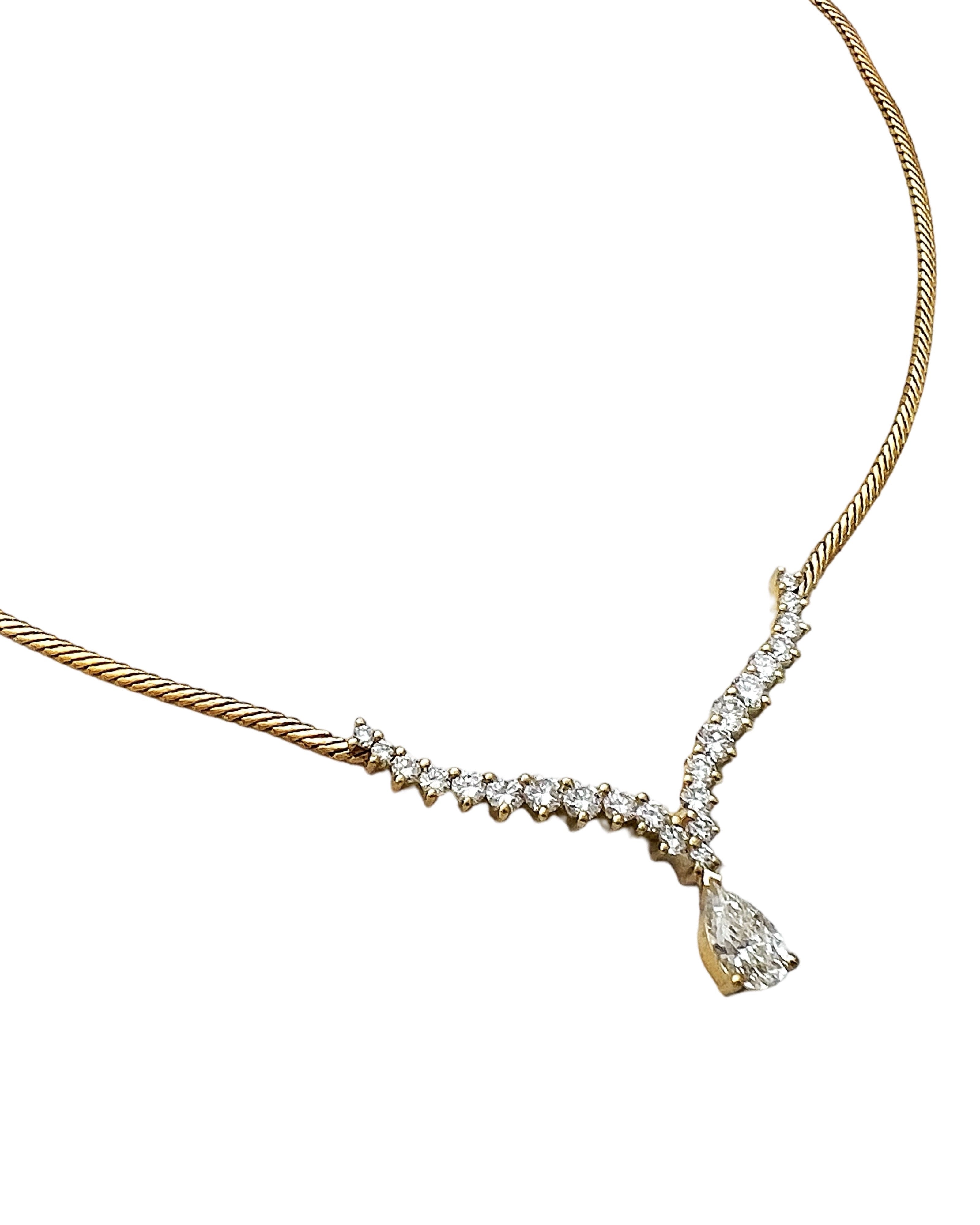 2.17 Carats Diamonds VS2 (Center 0.79 Carats) Set In 18 Karat Yellow Gold Necklace 17 Inches