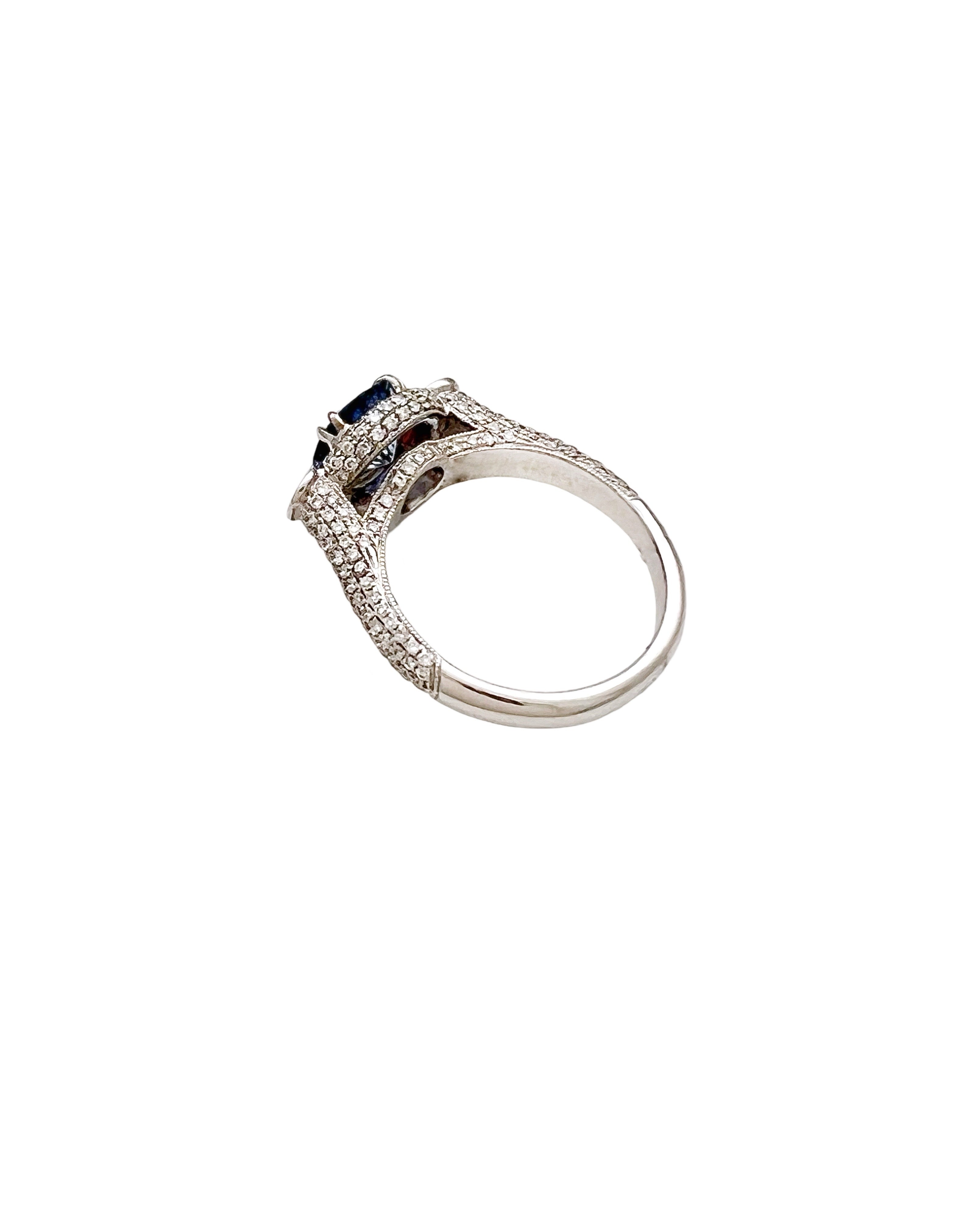 1.88 Carats Ceylon Sapphire Certified & 1.51 Carats Diamonds VS2 14Kt White Gold Ring