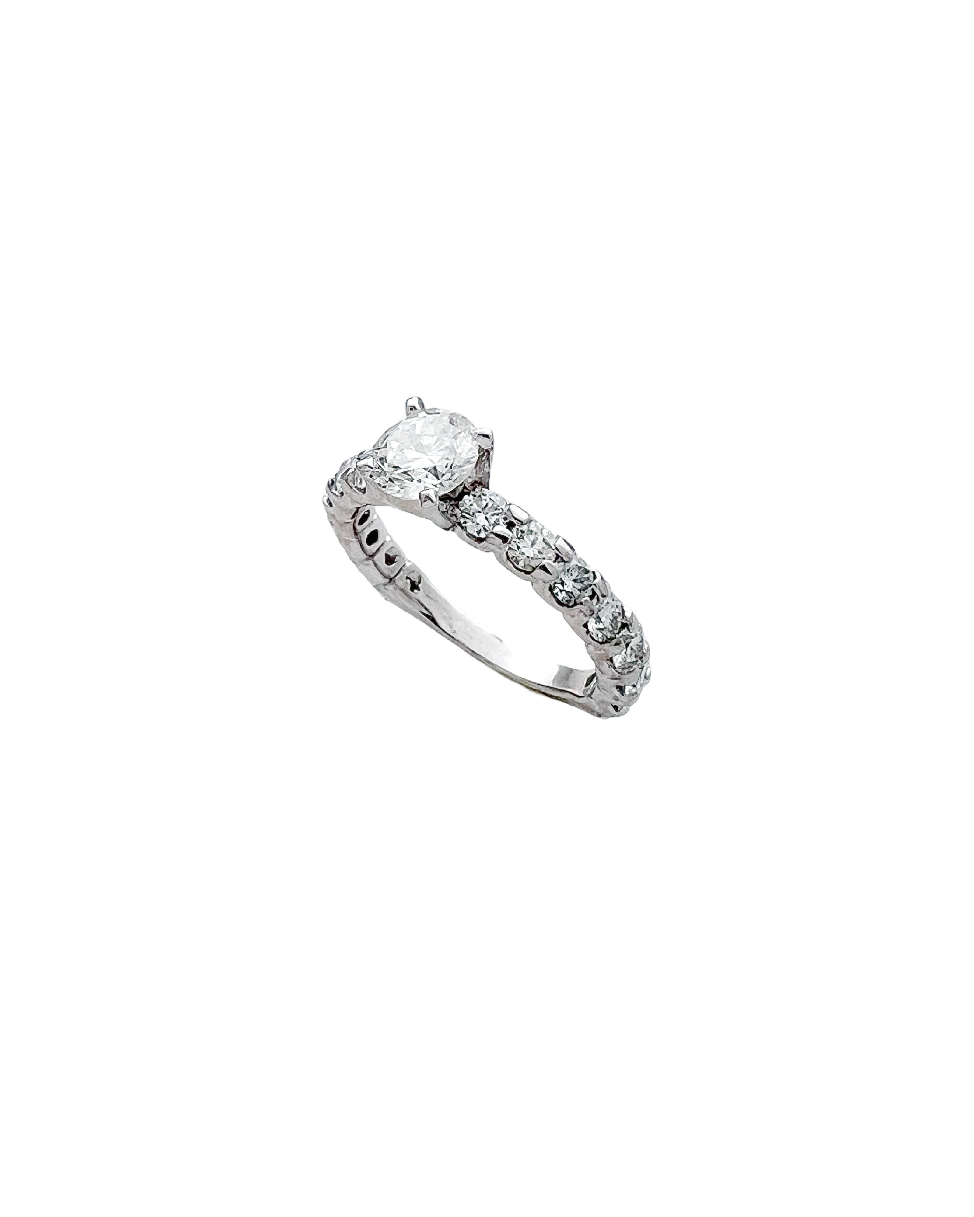 2.96 Carats Diamonds VS2/ Center 0.92 Carats SI2 (Certified) Set In 14 Karat White Gold Ring