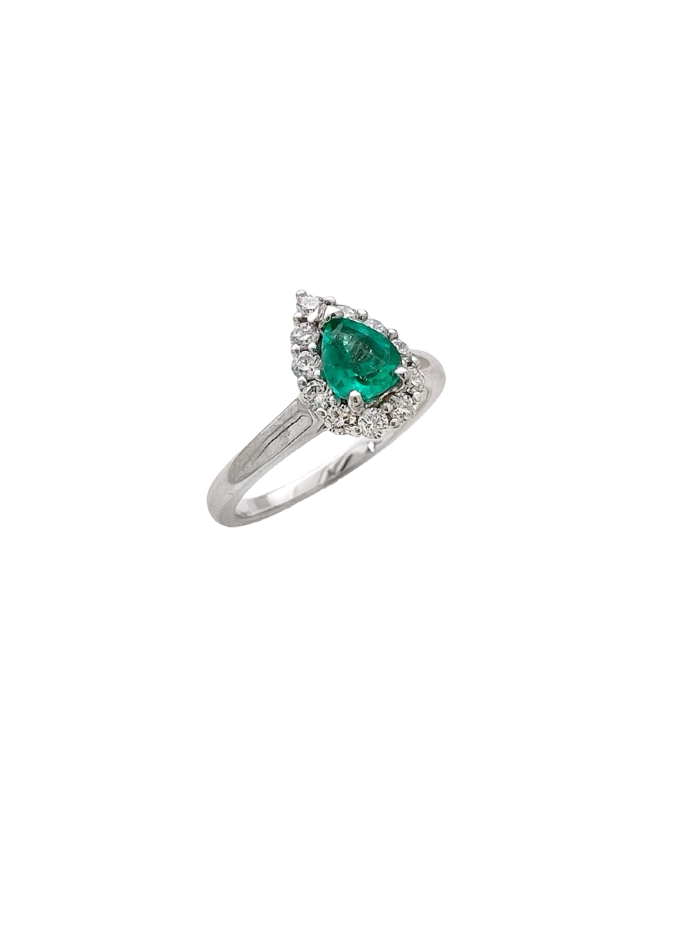 0.40 Carats Colombian Emerald No-Oil (Certified) & 0.40 Carats Diamonds VS2 Set In 18K White Gold
