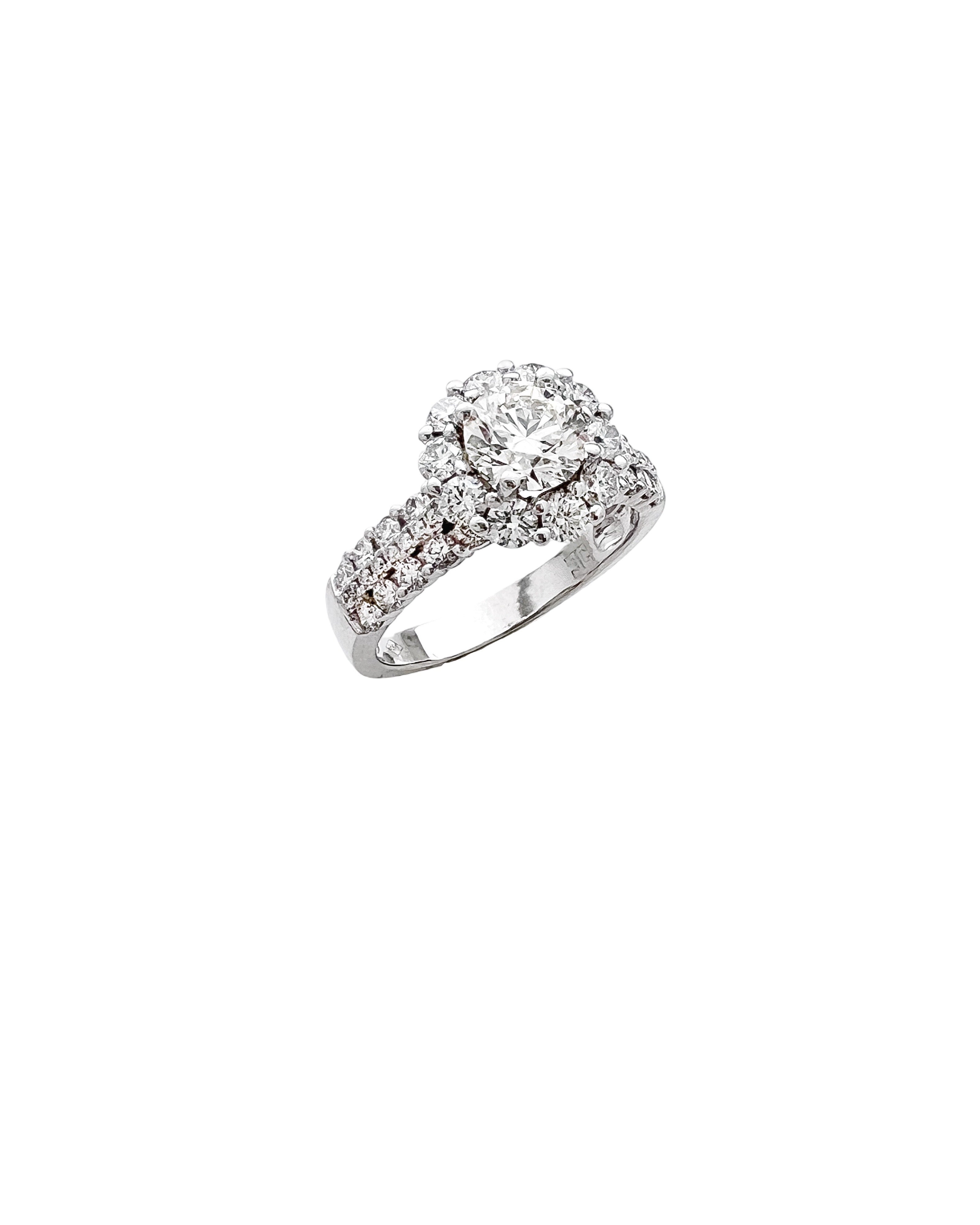 2.26 Carats Diamonds VS1-2(Center 0.81 Carats VVS1 Hearts & Arrows) Set in 18 Karat White Gold Ring