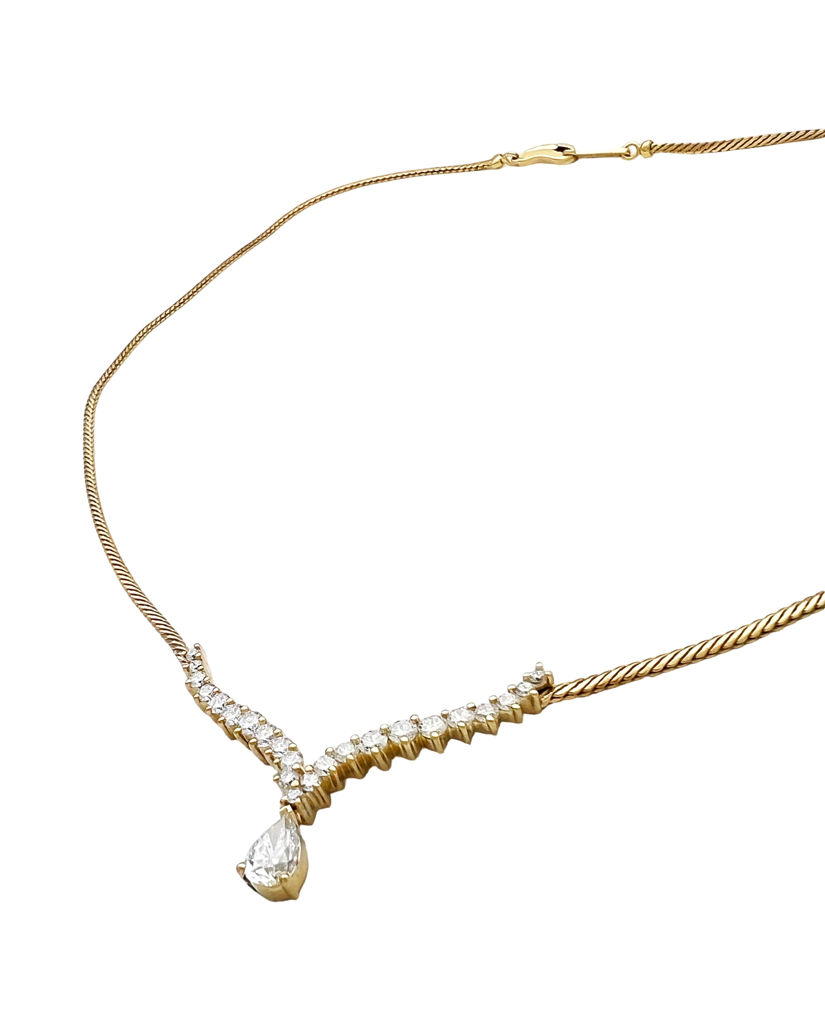 2.17 Carats Diamonds VS2 (Center 0.79 Carats) Set In 18 Karat Yellow Gold Necklace 17 Inches