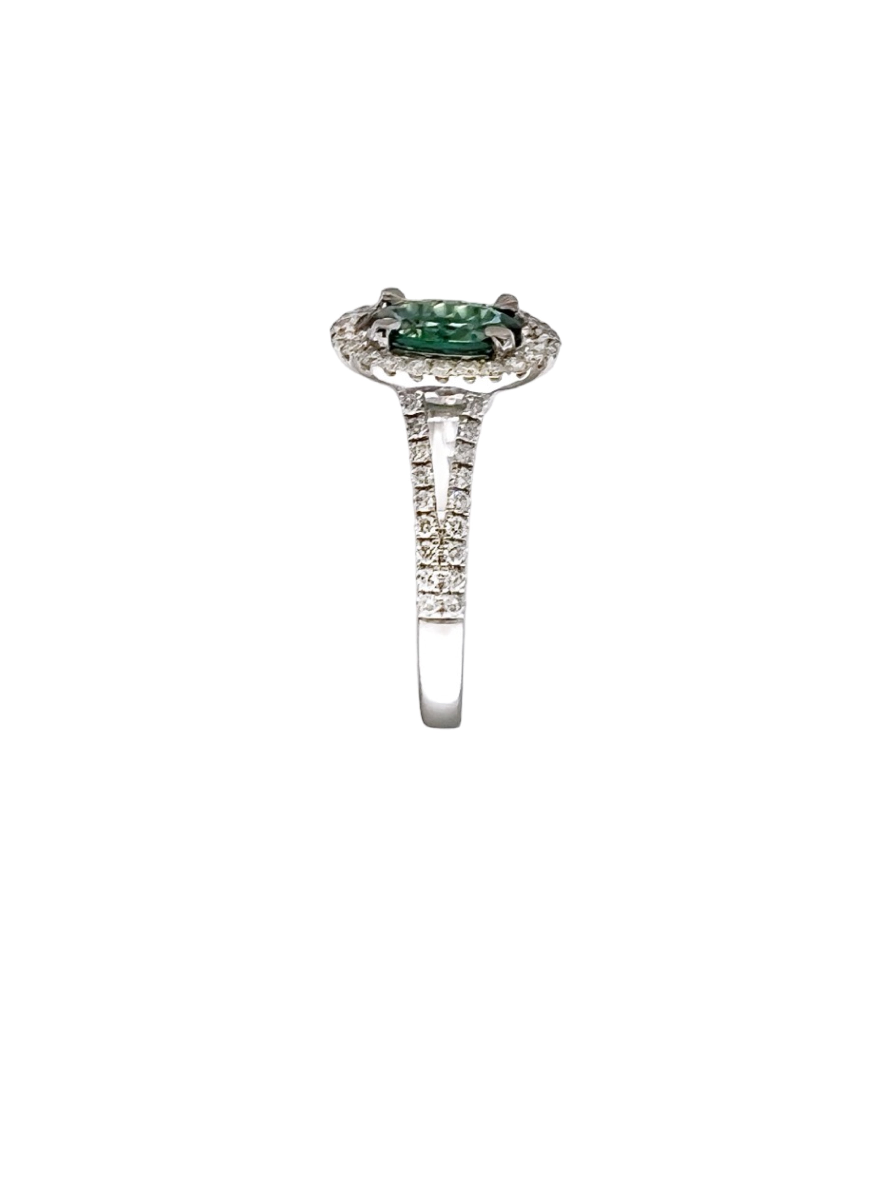 0.77 Carats Alexandrite GIA (Certified) & 0.52 Carats Diamond VS2 Set In 14K White Gold Ring