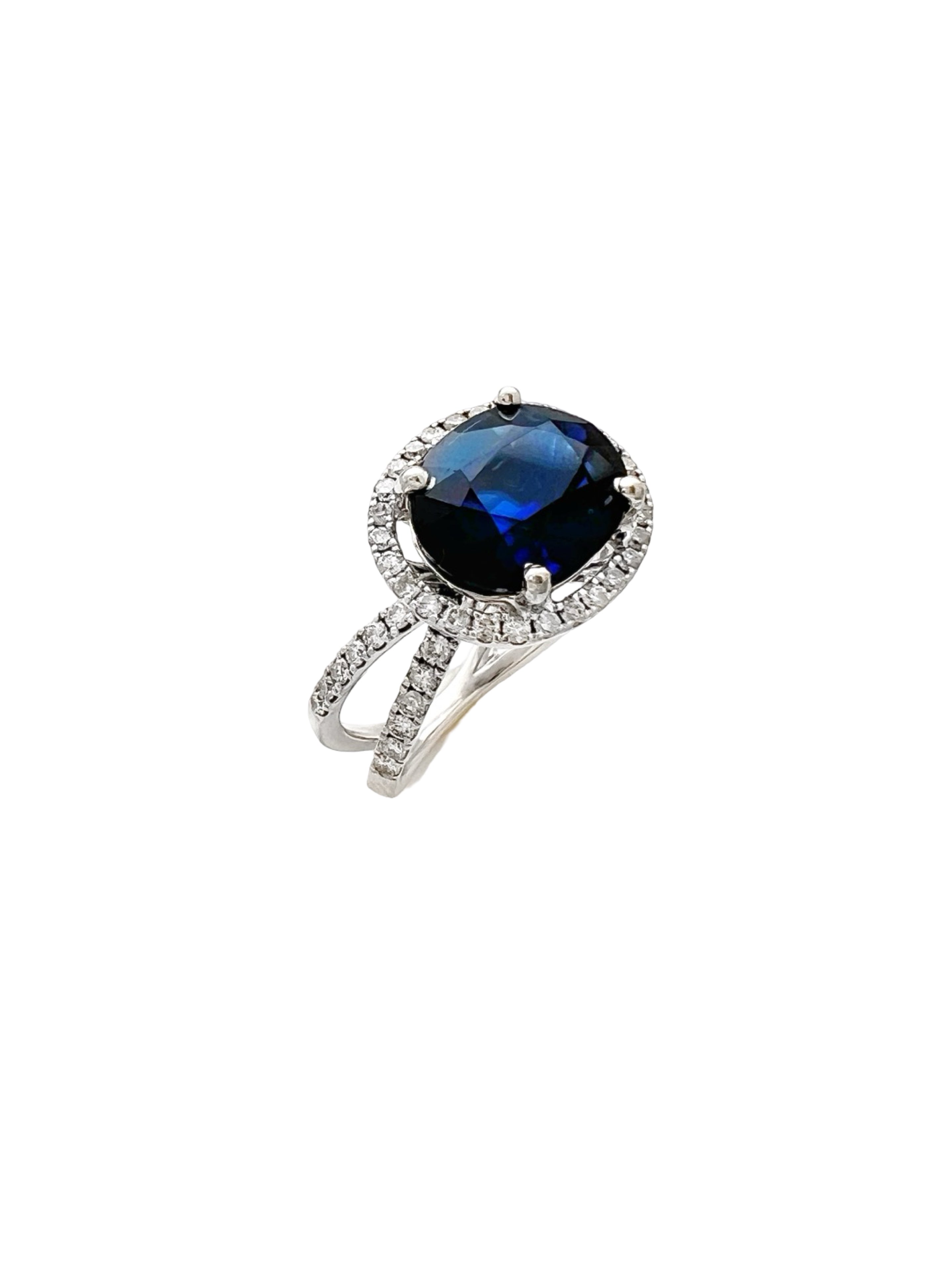 4.27 Carats Kyanite Nepal Unheated (Certified) & 0.74 Carats Diamonds SI Set In 14 Karat White Gold Ring