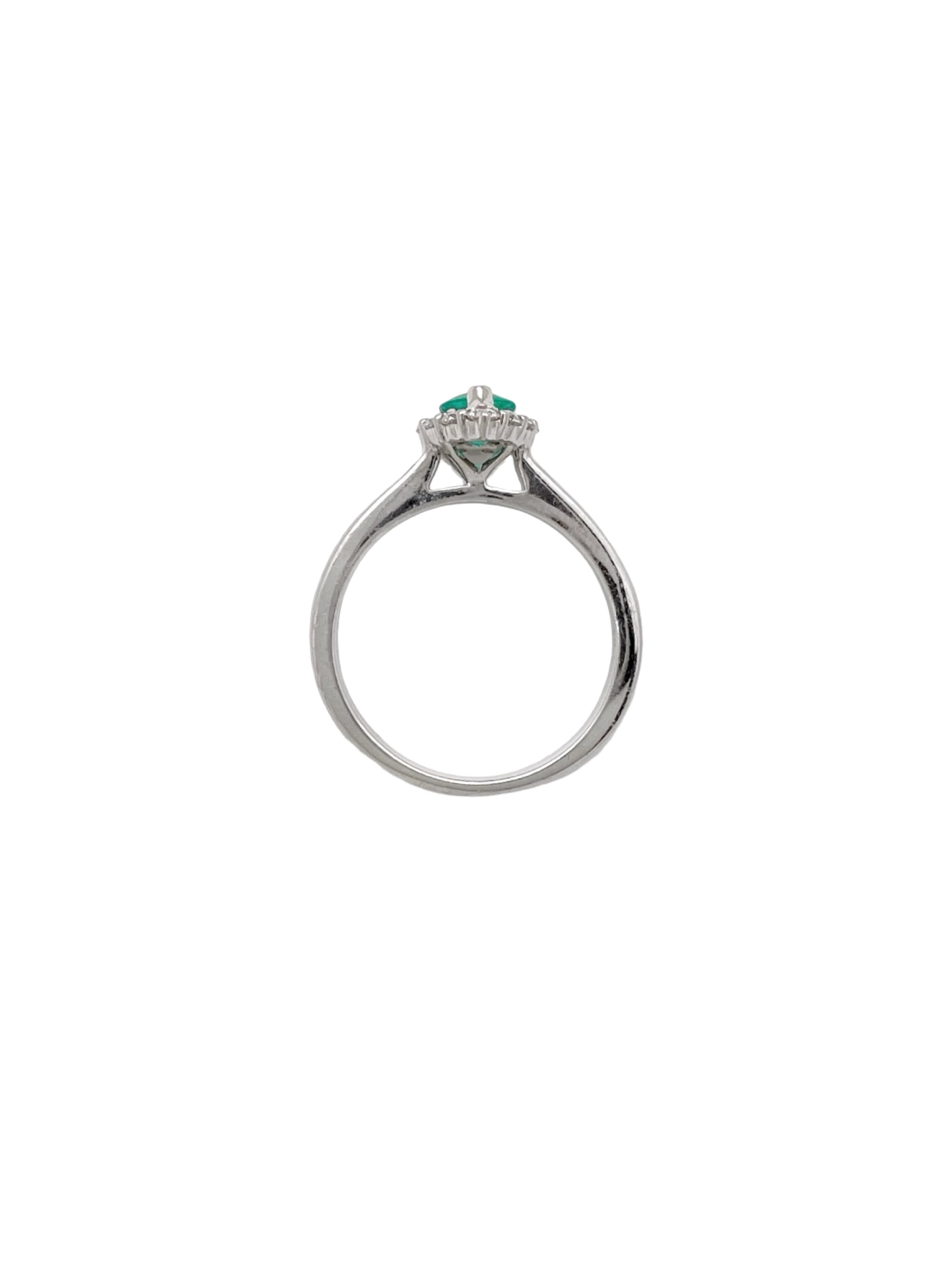 0.40 Carats Colombian Emerald No-Oil (Certified) & 0.40 Carats Diamonds VS2 Set In 18K White Gold