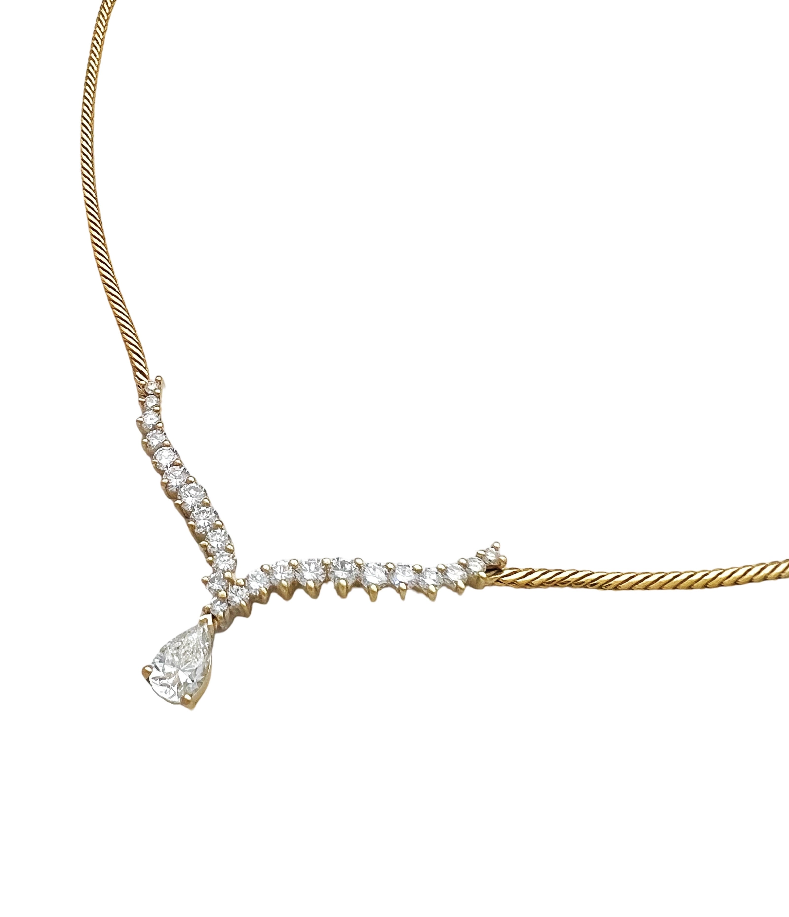 2.17 Carats Diamonds VS2 (Center 0.79 Carats) Set In 18 Karat Yellow Gold Necklace 17 Inches