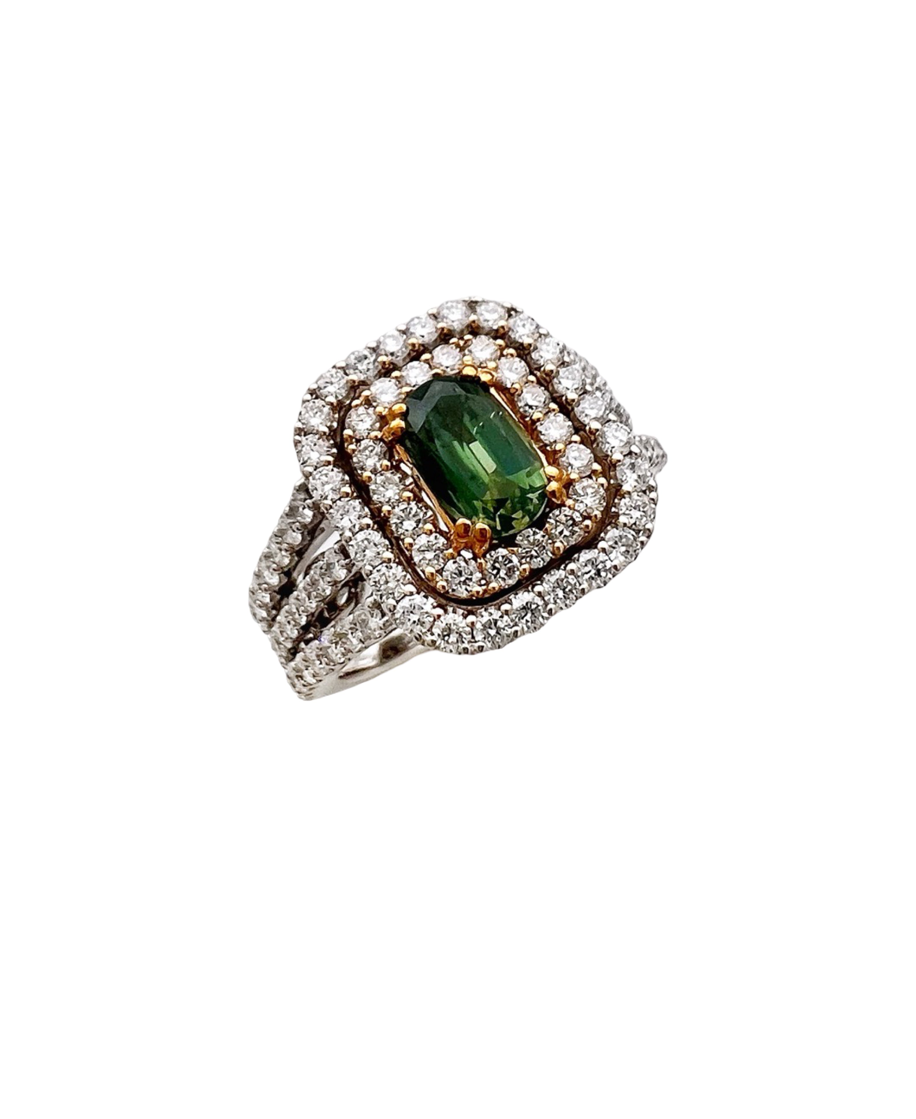 1.09 Carats Alexandrite GIA (Certified) & 1.72 Carats Diamonds VS2 Set In 14K white-Yellow Gold Ring