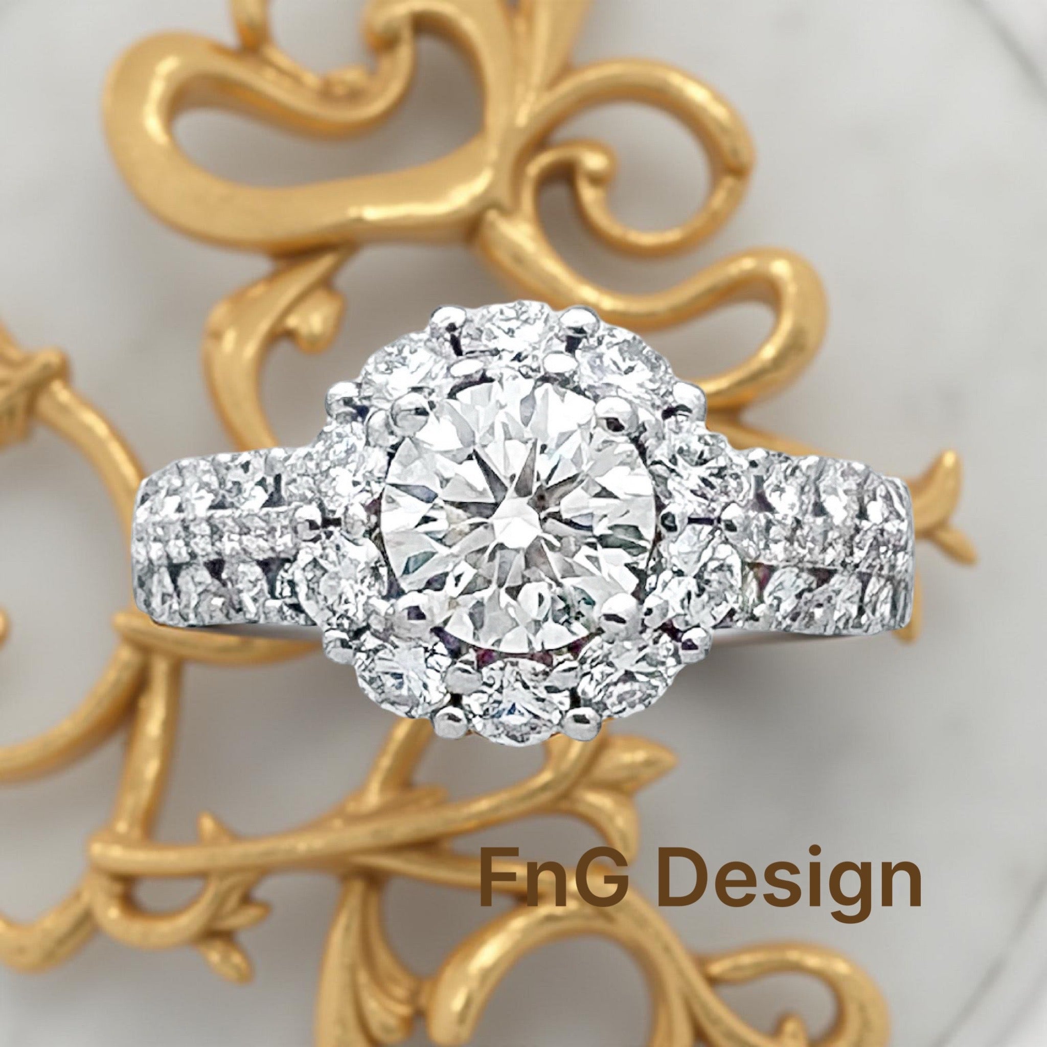 2.26 Carats Diamonds VS1-2(Center 0.81 Carats VVS1 Hearts & Arrows) Set in 18 Karat White Gold Ring
