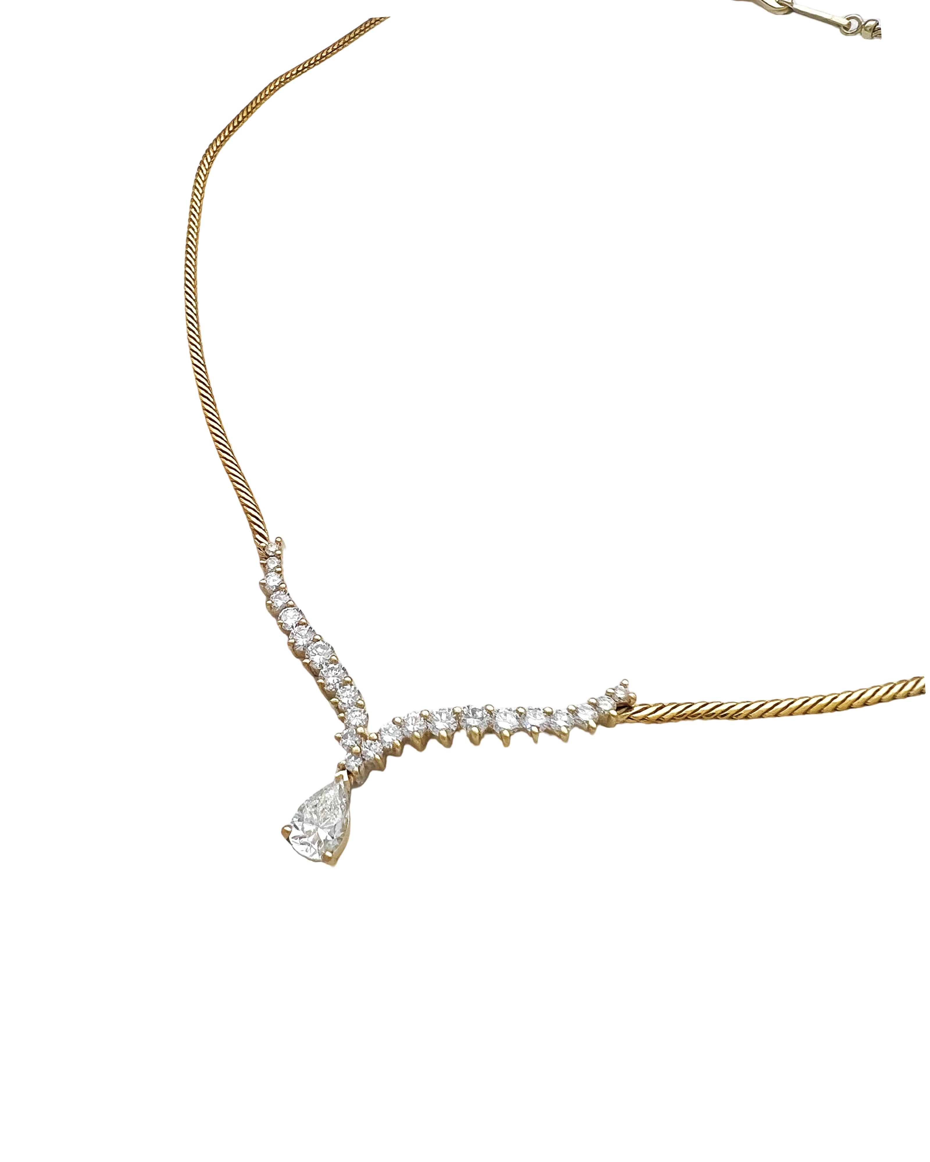 2.17 Carats Diamonds VS2 (Center 0.79 Carats) Set In 18 Karat Yellow Gold Necklace 17 Inches