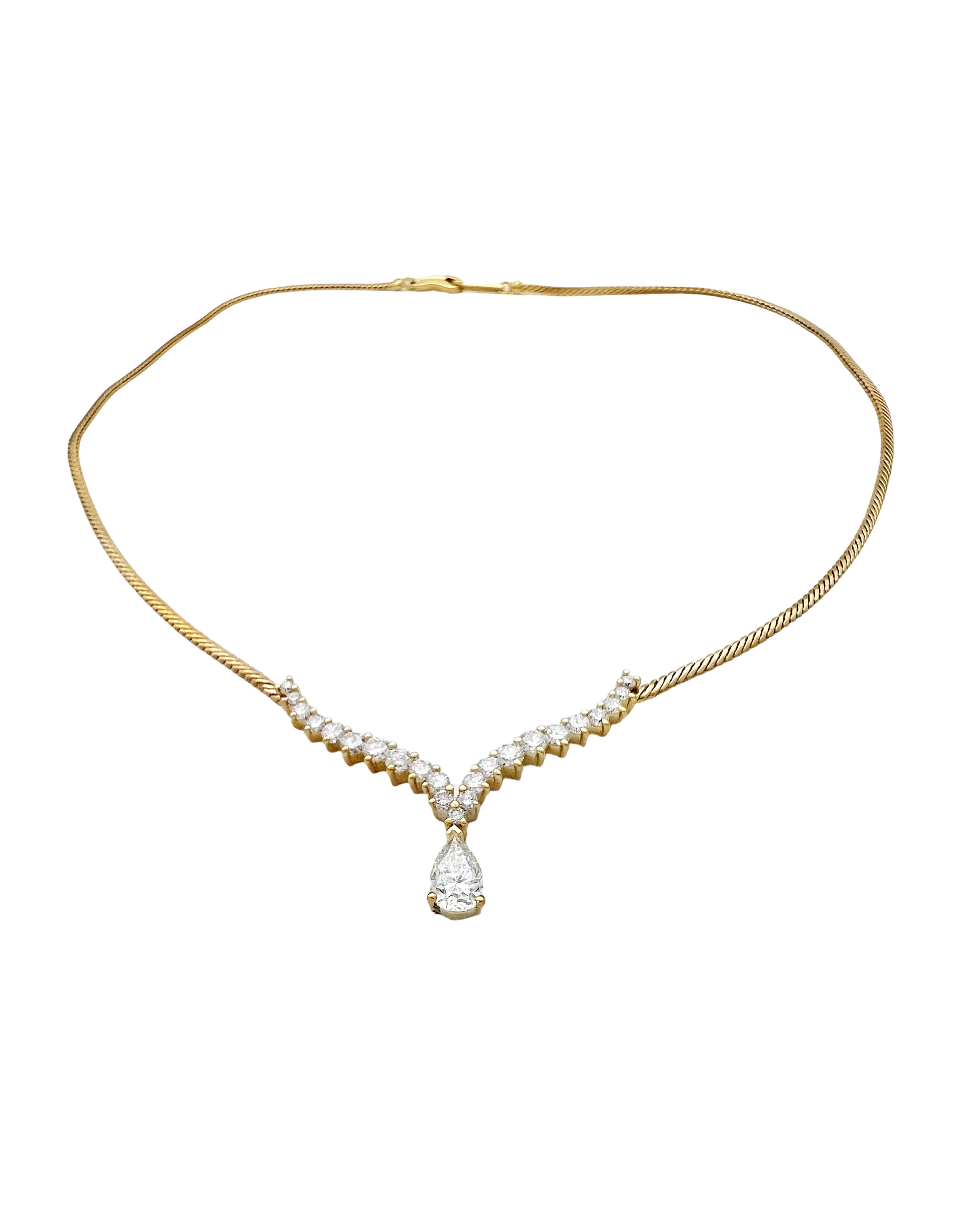 2.17 Carats Diamonds VS2 (Center 0.79 Carats) Set In 18 Karat Yellow Gold Necklace 17 Inches