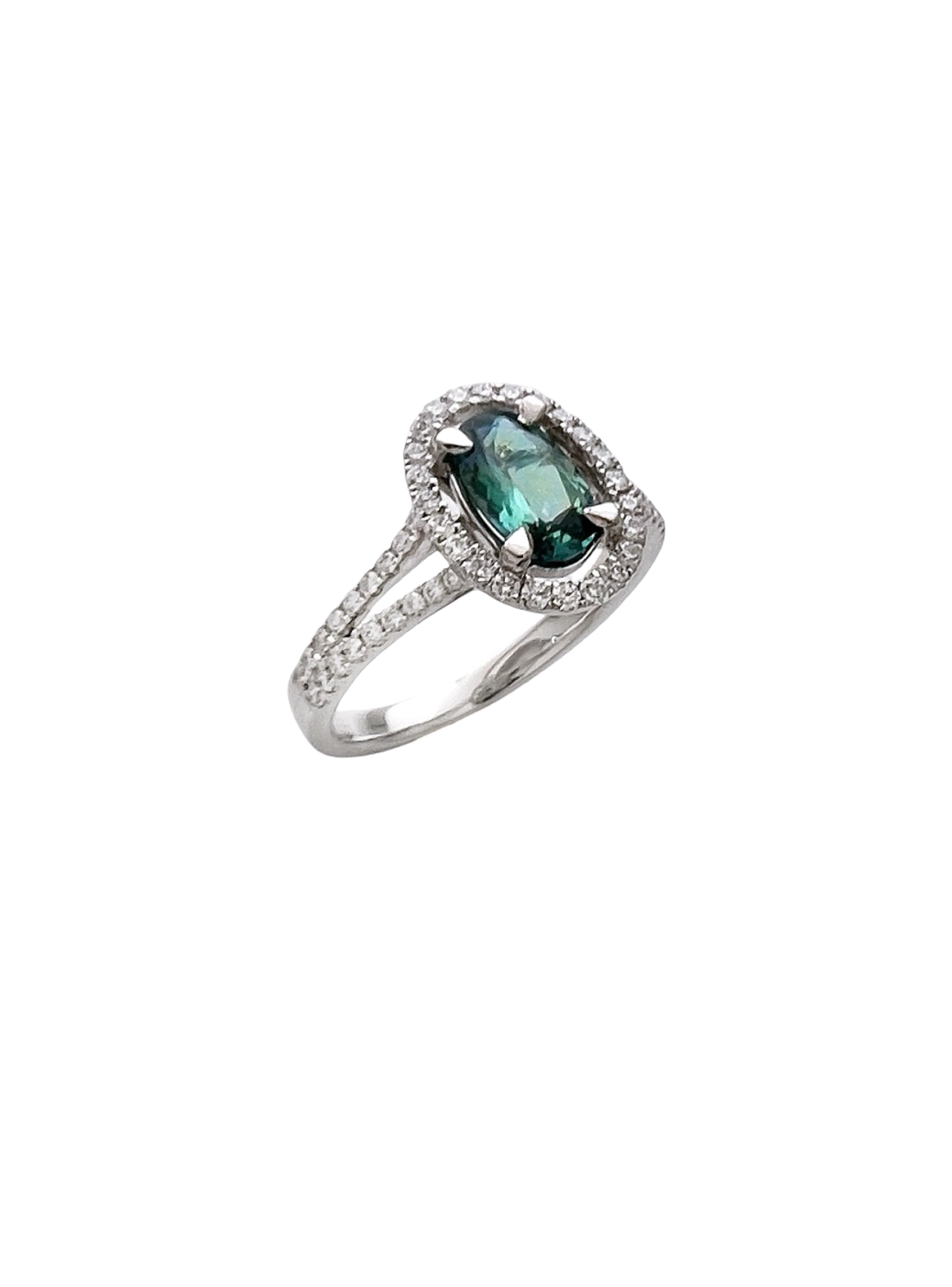 0.77 Carats Alexandrite GIA (Certified) & 0.52 Carats Diamond VS2 Set In 14K White Gold Ring