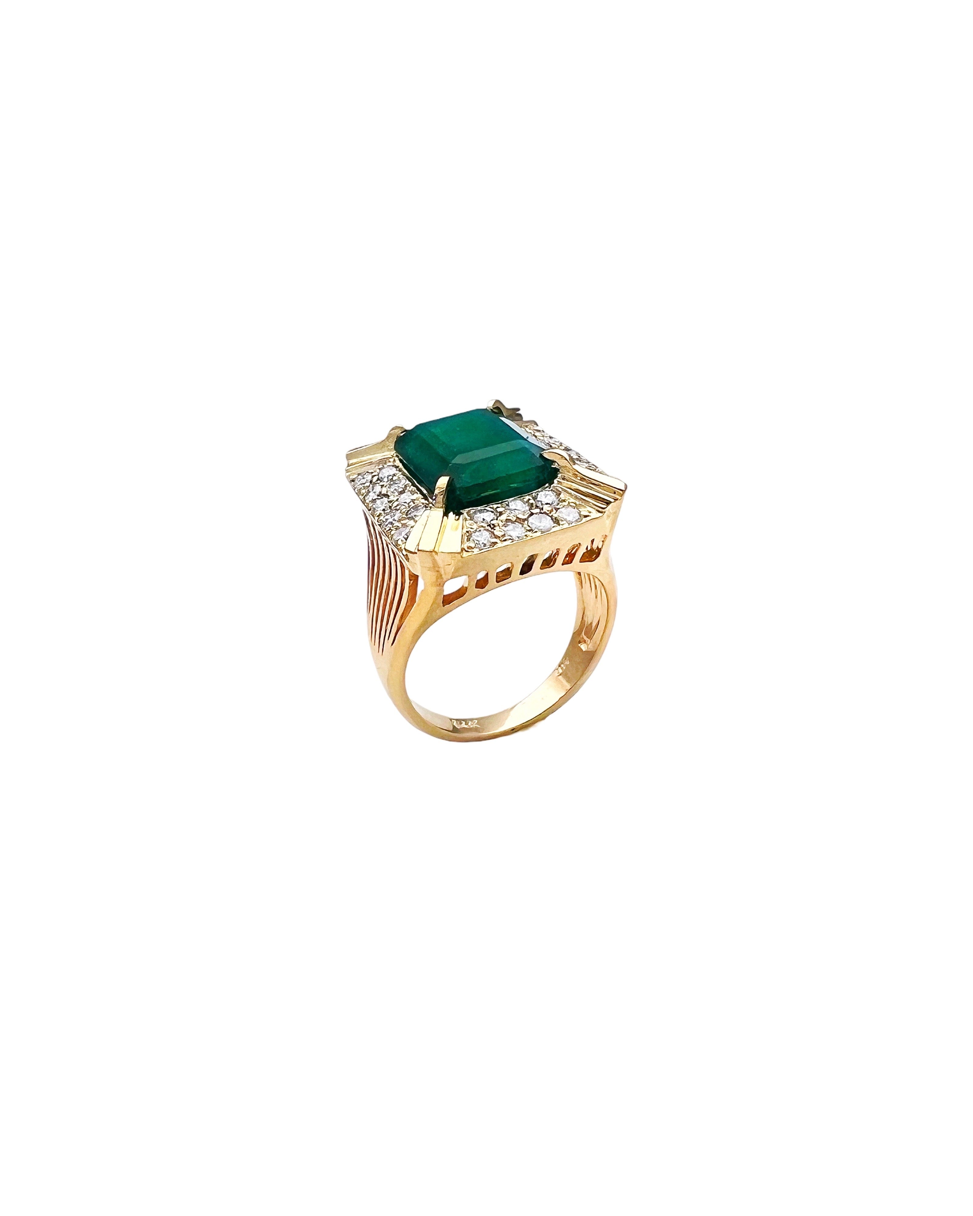 5.31 Carats Emerald Brazil F1 (Certified) & 0.81 Carats Diamonds Set In 14 Karat Yellow Gold Ring