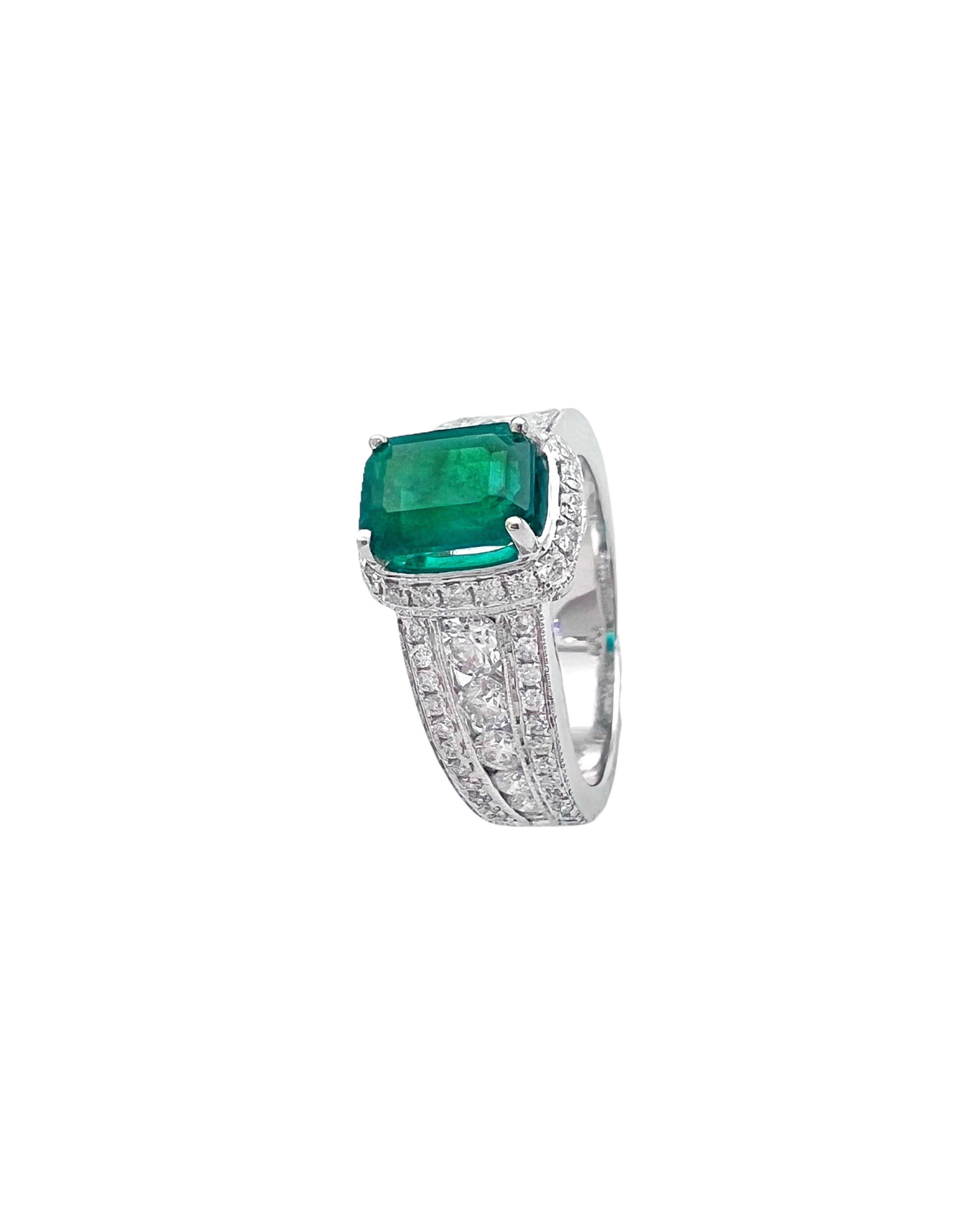 2.01 Carats Emerald Zambian F1 (Certified) & 2.01 Carats Diamond VS2 Set In 14 Karat White Gold Ring