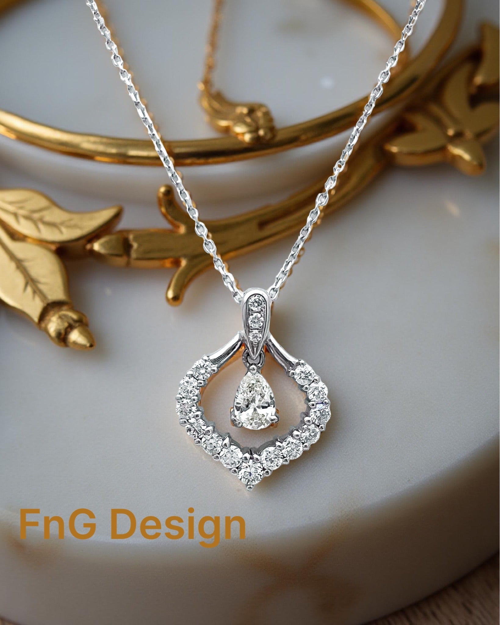 0.84 Carats Diamonds VS2 (Ctr .31) Set in 18 Karat White Gold Pendant & 18” Rolo Diamond-Cut Chain