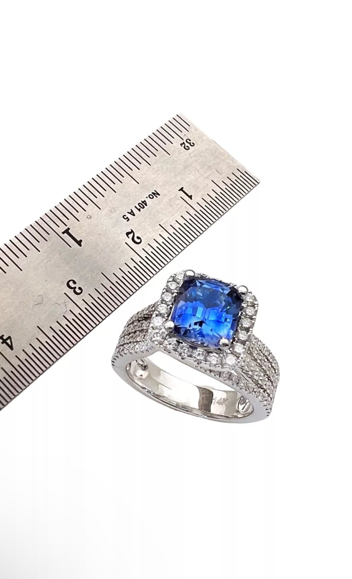 2.51 Carats Sapphire Ceylon Heated (Certified) & 1.48 Carats Diamonds VS2 Set In 14K White Gold Ring