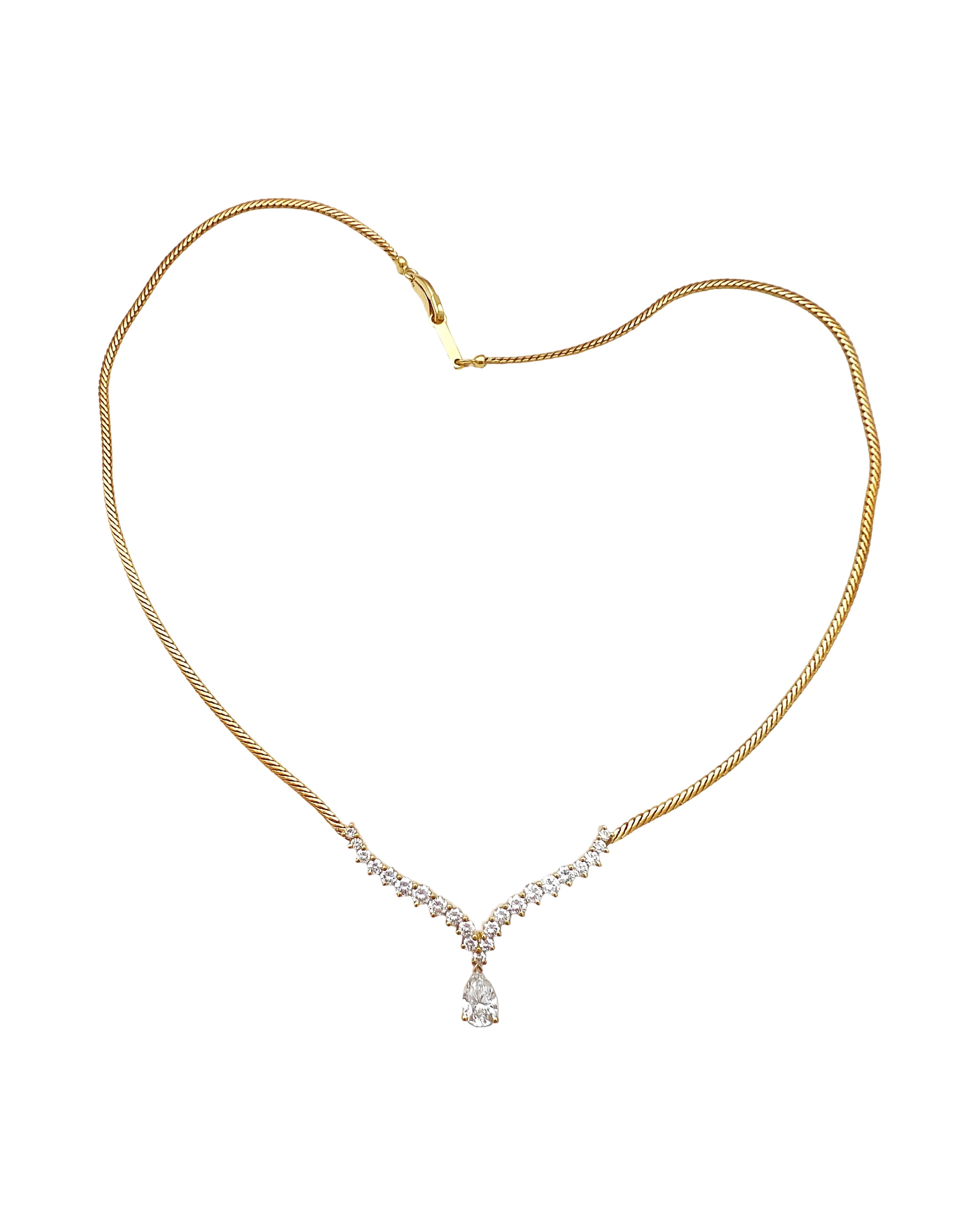 2.17 Carats Diamonds VS2 (Center 0.79 Carats) Set In 18 Karat Yellow Gold Necklace 17 Inches