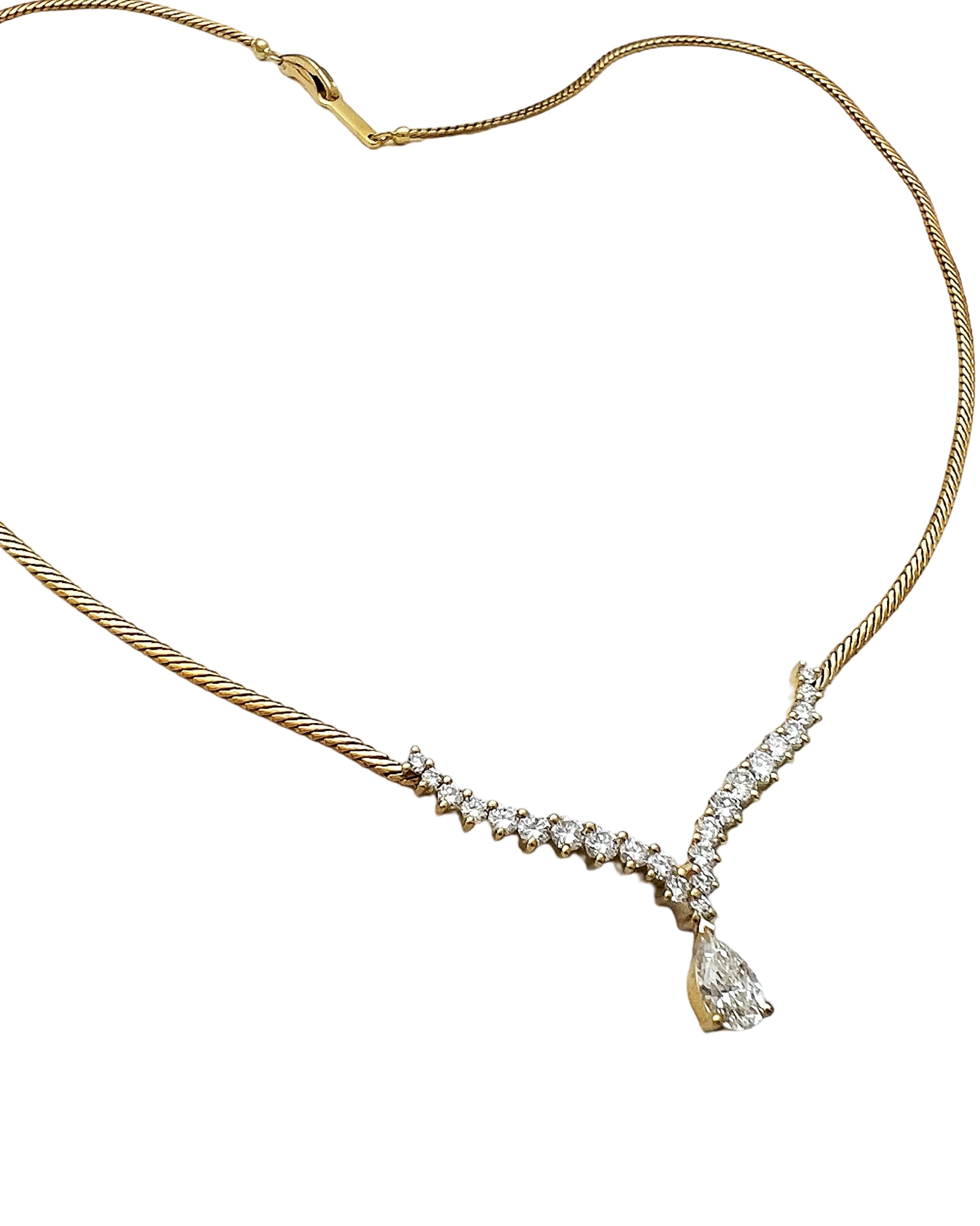 2.17 Carats Diamonds VS2 (Center 0.79 Carats) Set In 18 Karat Yellow Gold Necklace 17 Inches