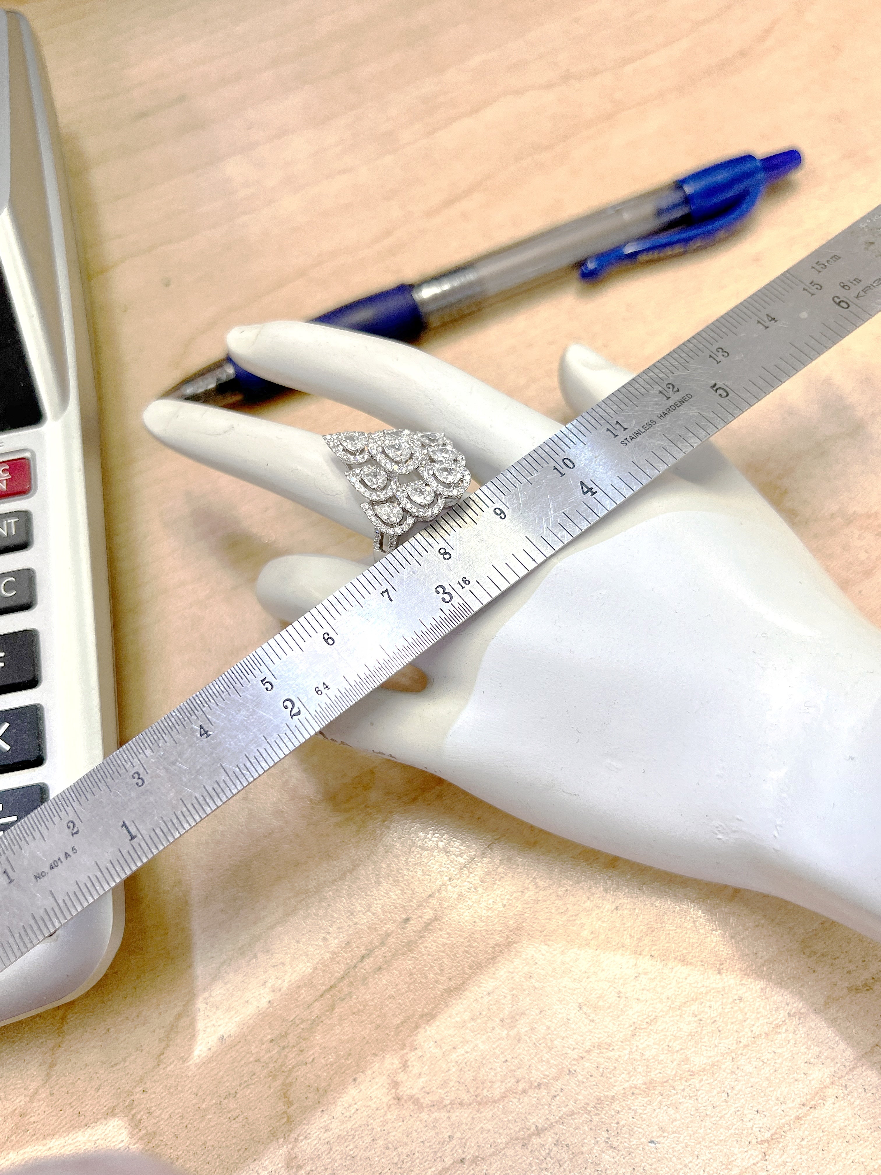 2.03 Carats Diamonds VS2 Set In 18K White Gold Ring