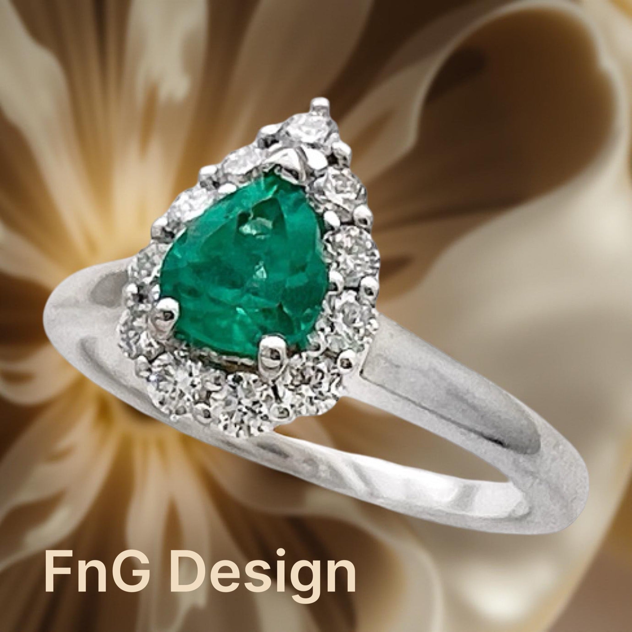 0.40 Carats Colombian Emerald No-Oil (Certified) & 0.40 Carats Diamonds VS2 Set In 18K White Gold