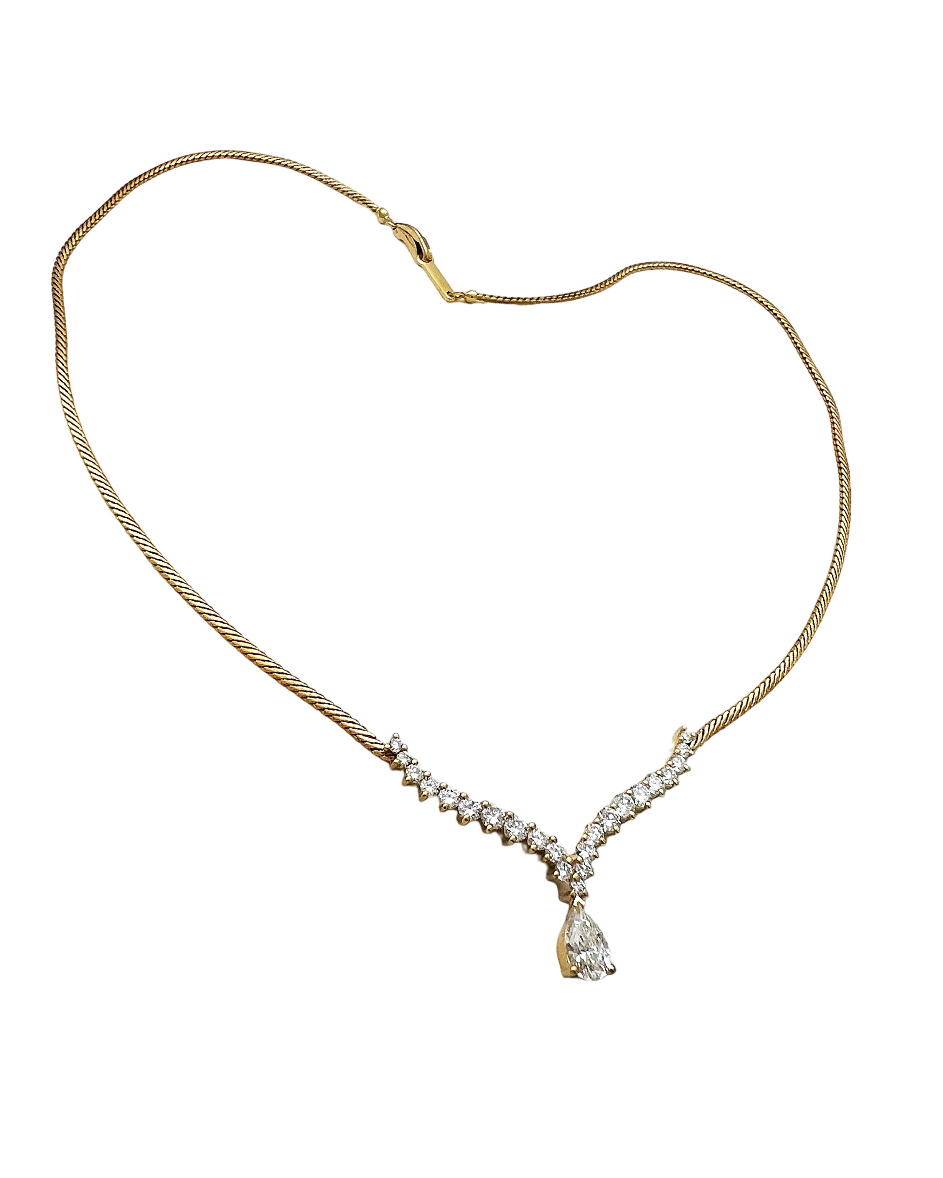 2.17 Carats Diamonds VS2 (Center 0.79 Carats) Set In 18 Karat Yellow Gold Necklace 17 Inches