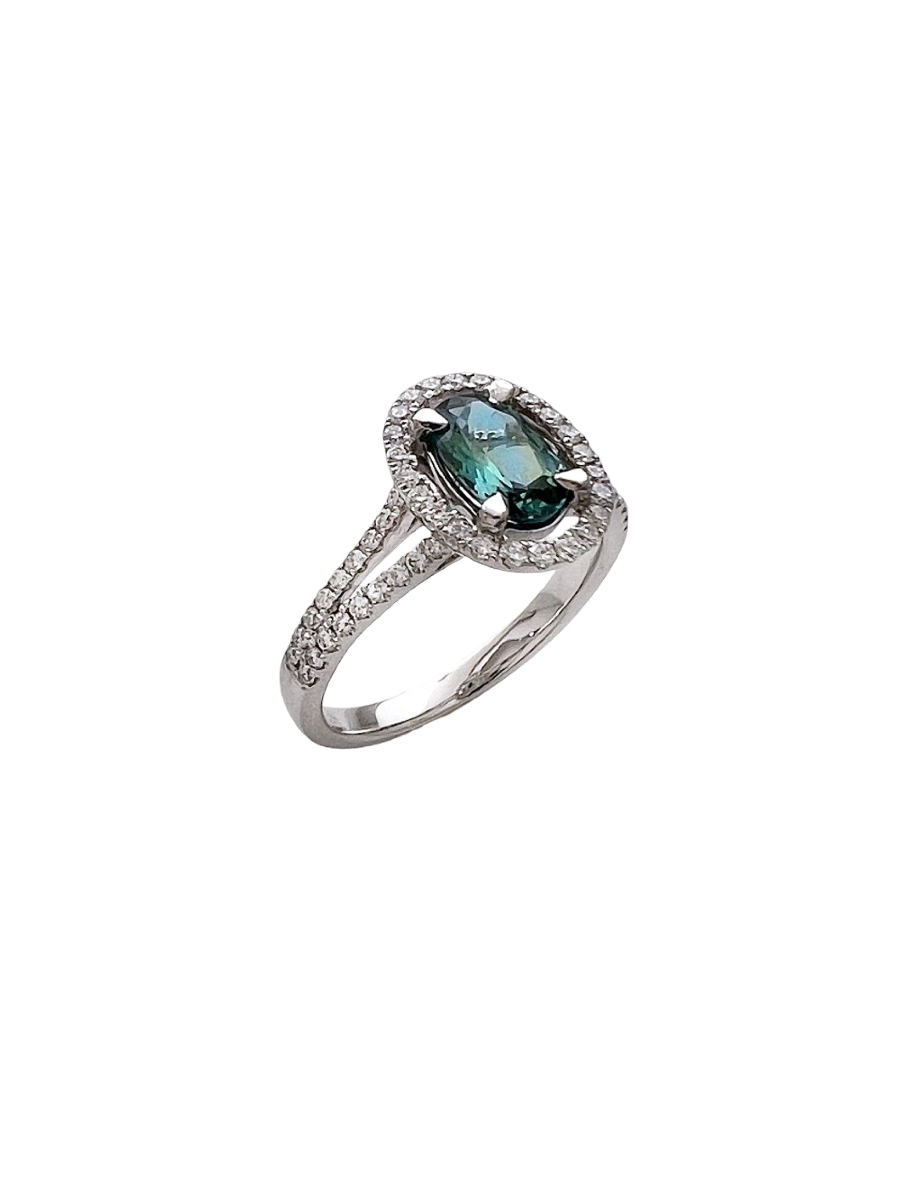 0.77 Carats Alexandrite GIA (Certified) & 0.52 Carats Diamond VS2 Set In 14K White Gold Ring