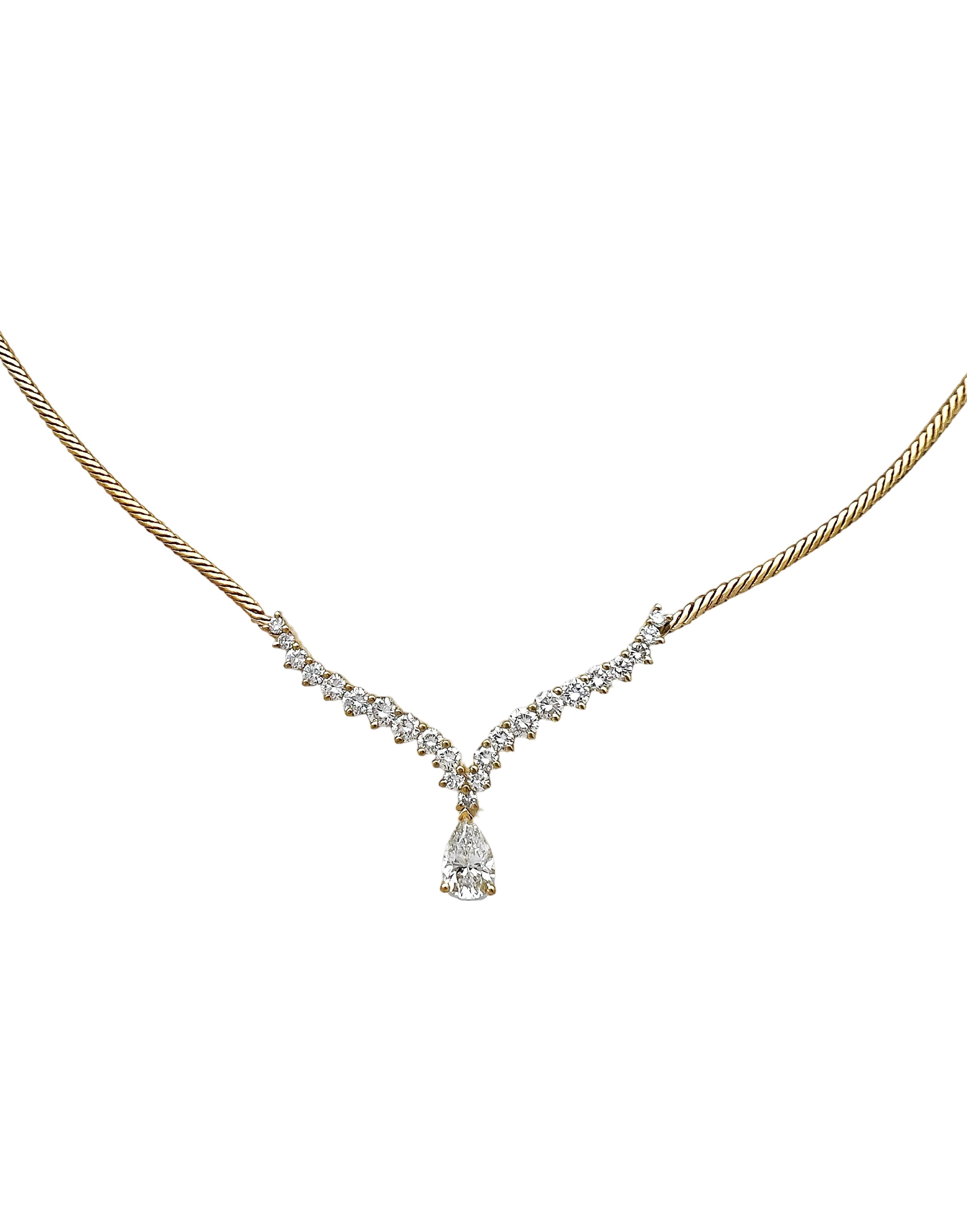 2.17 Carats Diamonds VS2 (Center 0.79 Carats) Set In 18 Karat Yellow Gold Necklace 17 Inches