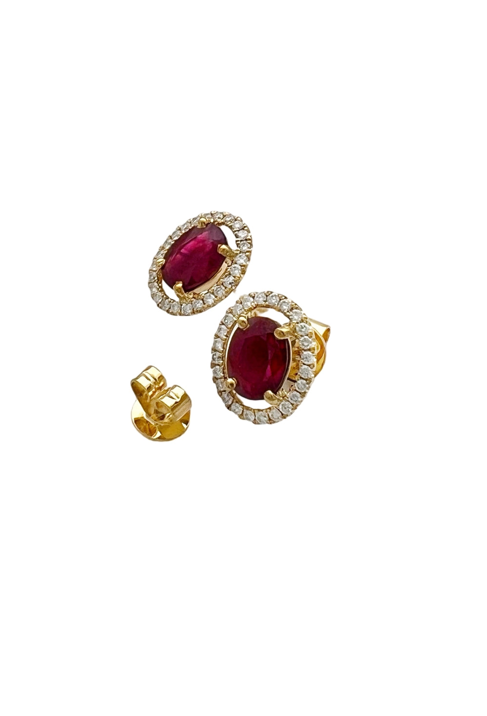 1.83 Carats Burma Rubies Heat (Certified) & 0.41 Carats Diamonds VS2 Set Diamonds VS2 Set In 18 Karat Yellow Gold Earrings