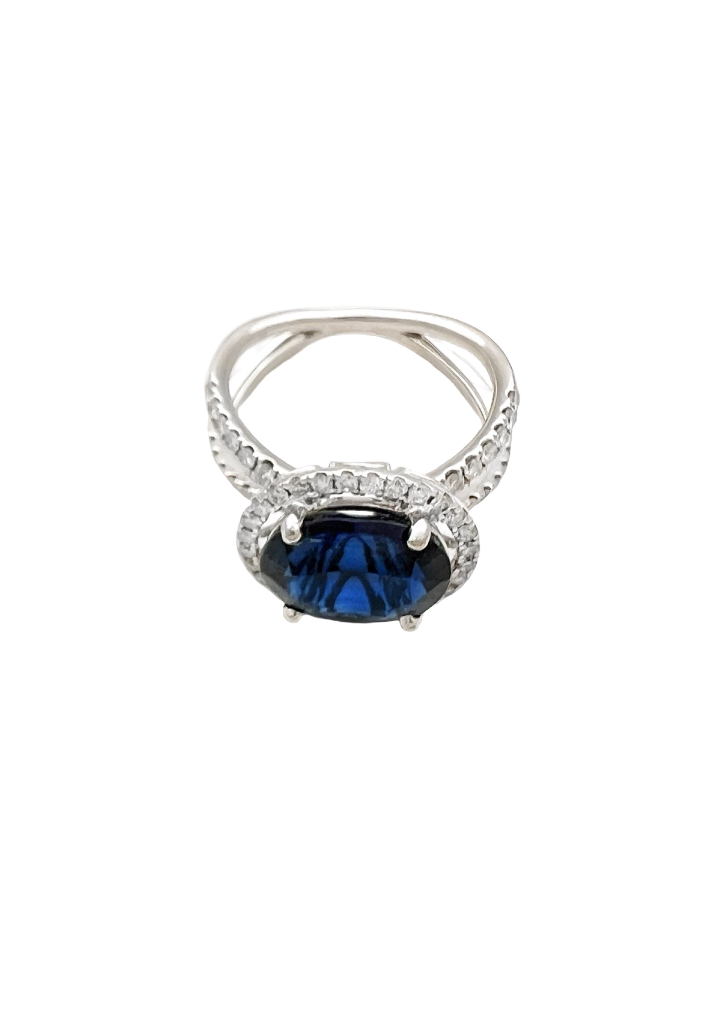 4.27 Carats Kyanite Nepal Unheated (Certified) & 0.74 Carats Diamonds SI Set In 14 Karat White Gold Ring
