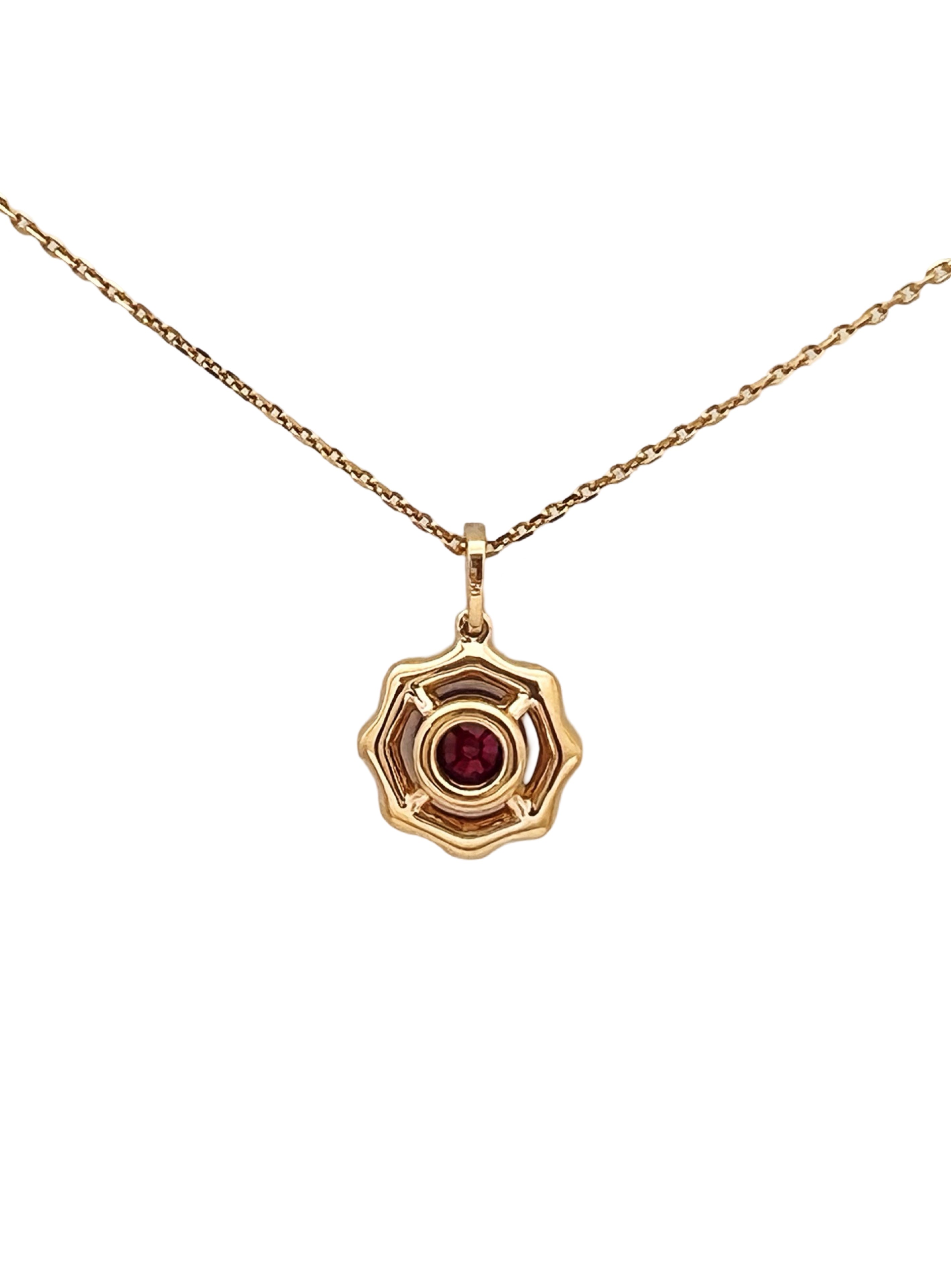 1.28 Carats Burma Ruby (Certified) & 0.88 Carats Diamond 18K Yellow Gold Pendant & Chain