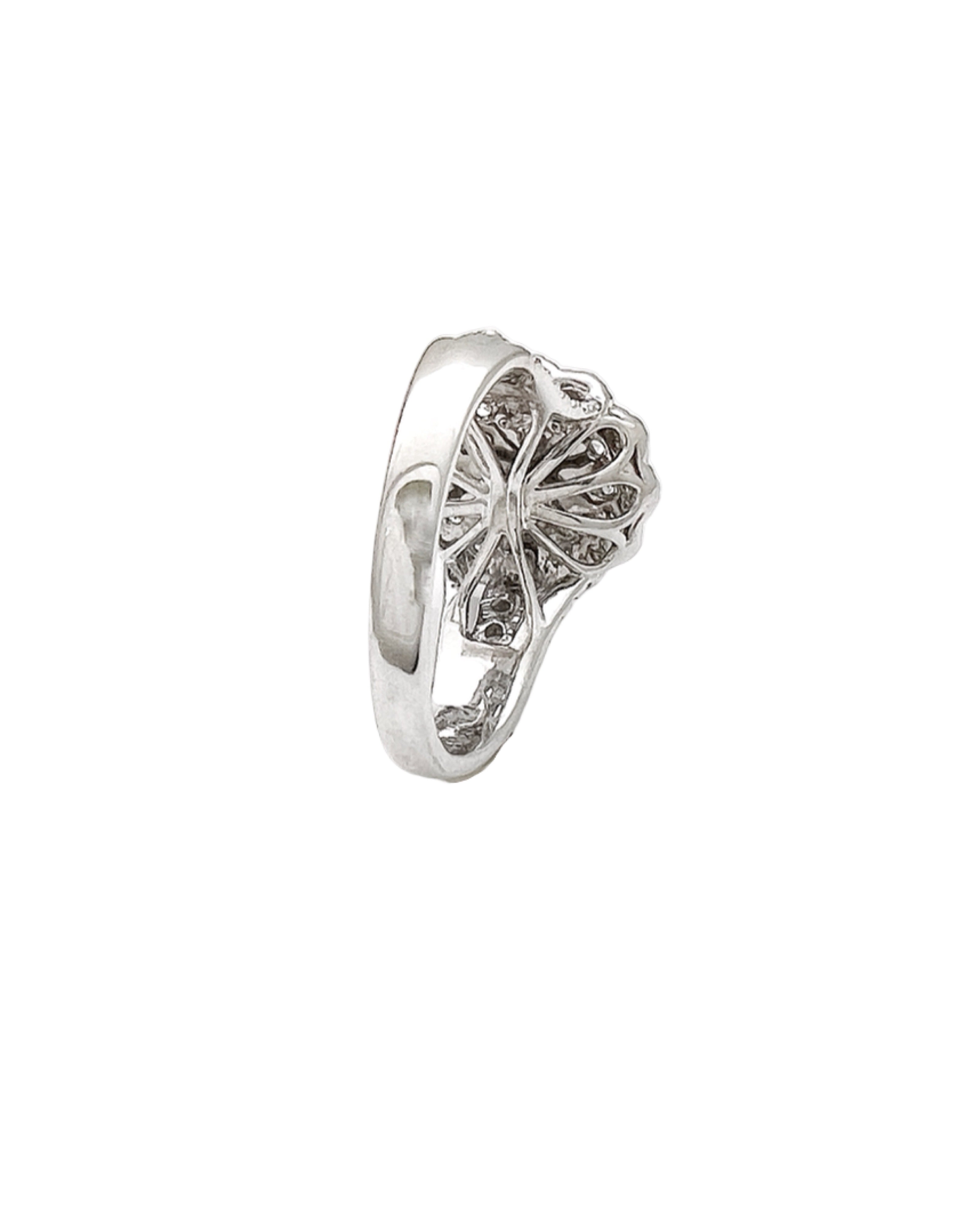 2.21 Carats Diamonds VS2 Set In 14 Karat White Gold Ring