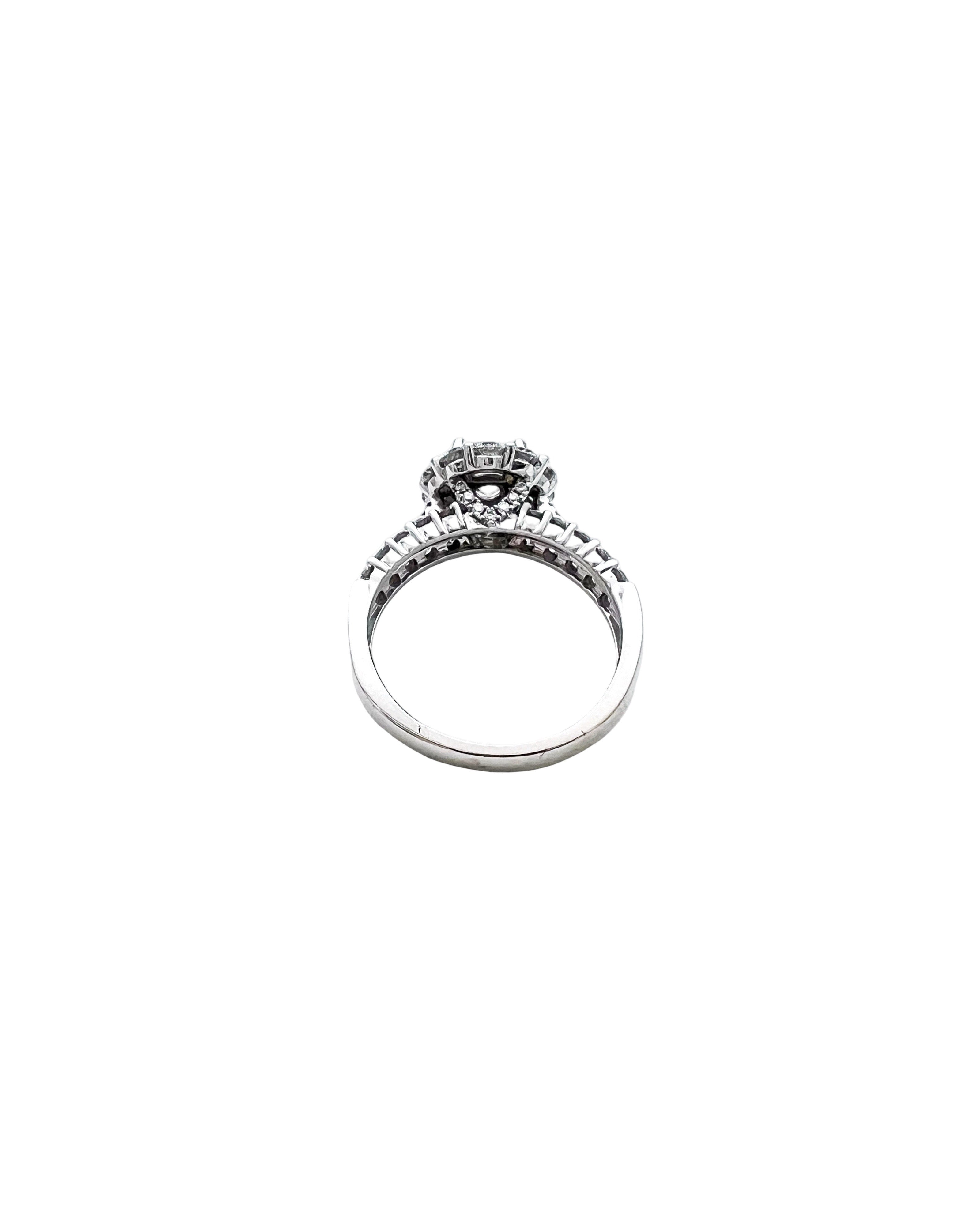 2.26 Carats Diamonds VS1-2(Center 0.81 Carats VVS1 Hearts & Arrows) Set in 18 Karat White Gold Ring