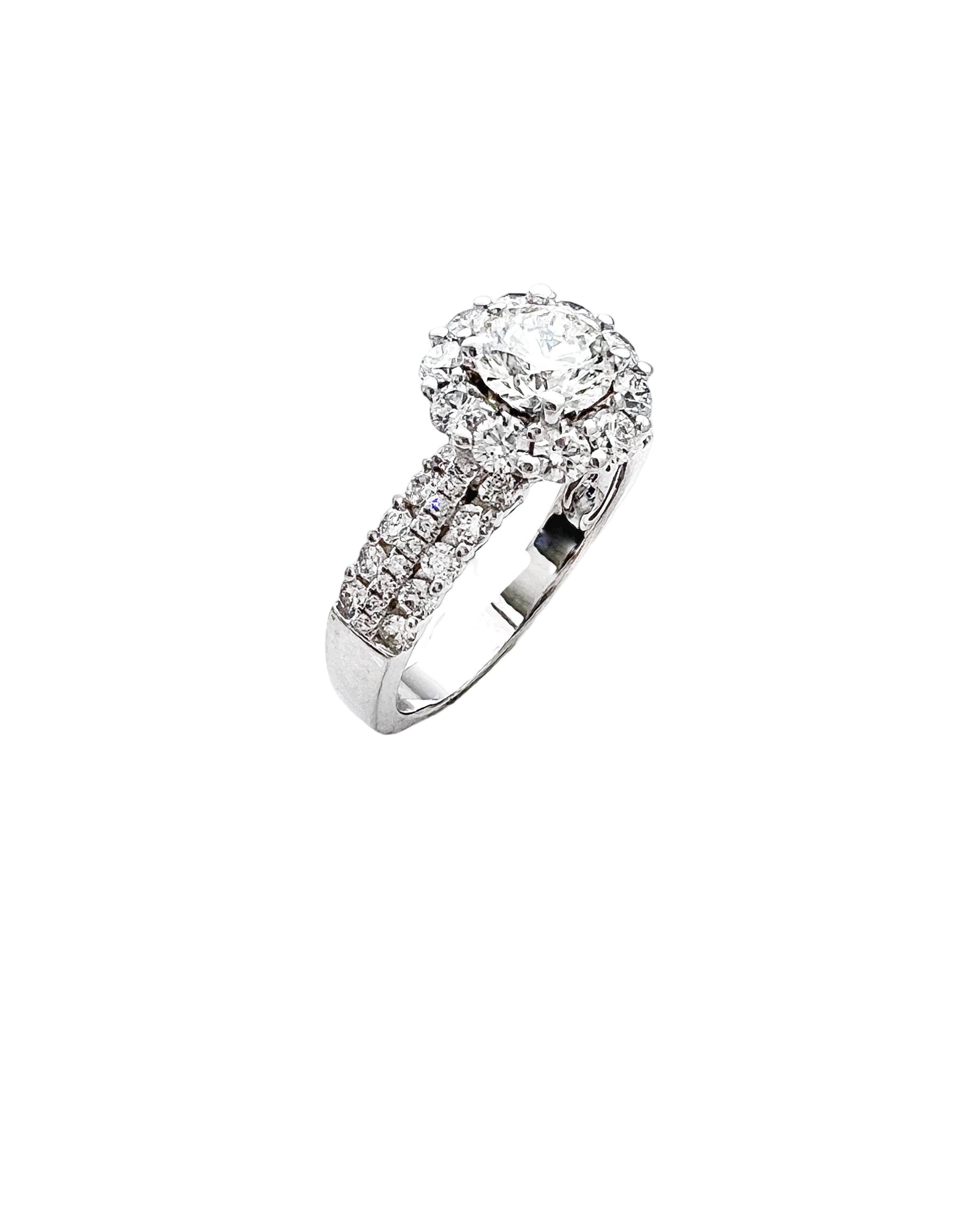 2.26 Carats Diamonds VS1-2(Center 0.81 Carats VVS1 Hearts & Arrows) Set in 18 Karat White Gold Ring