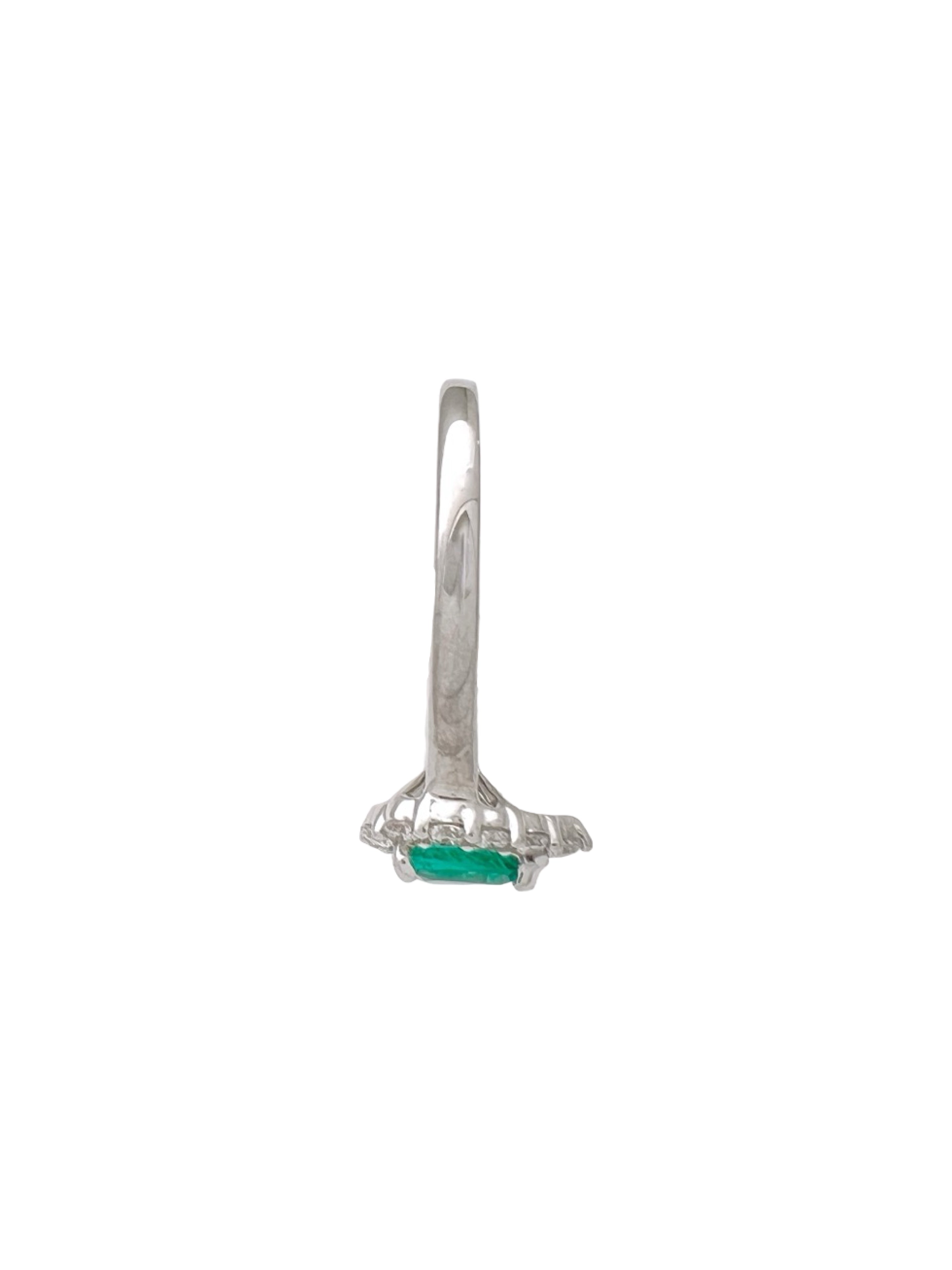 0.40 Carats Colombian Emerald No-Oil (Certified) & 0.40 Carats Diamonds VS2 Set In 18K White Gold