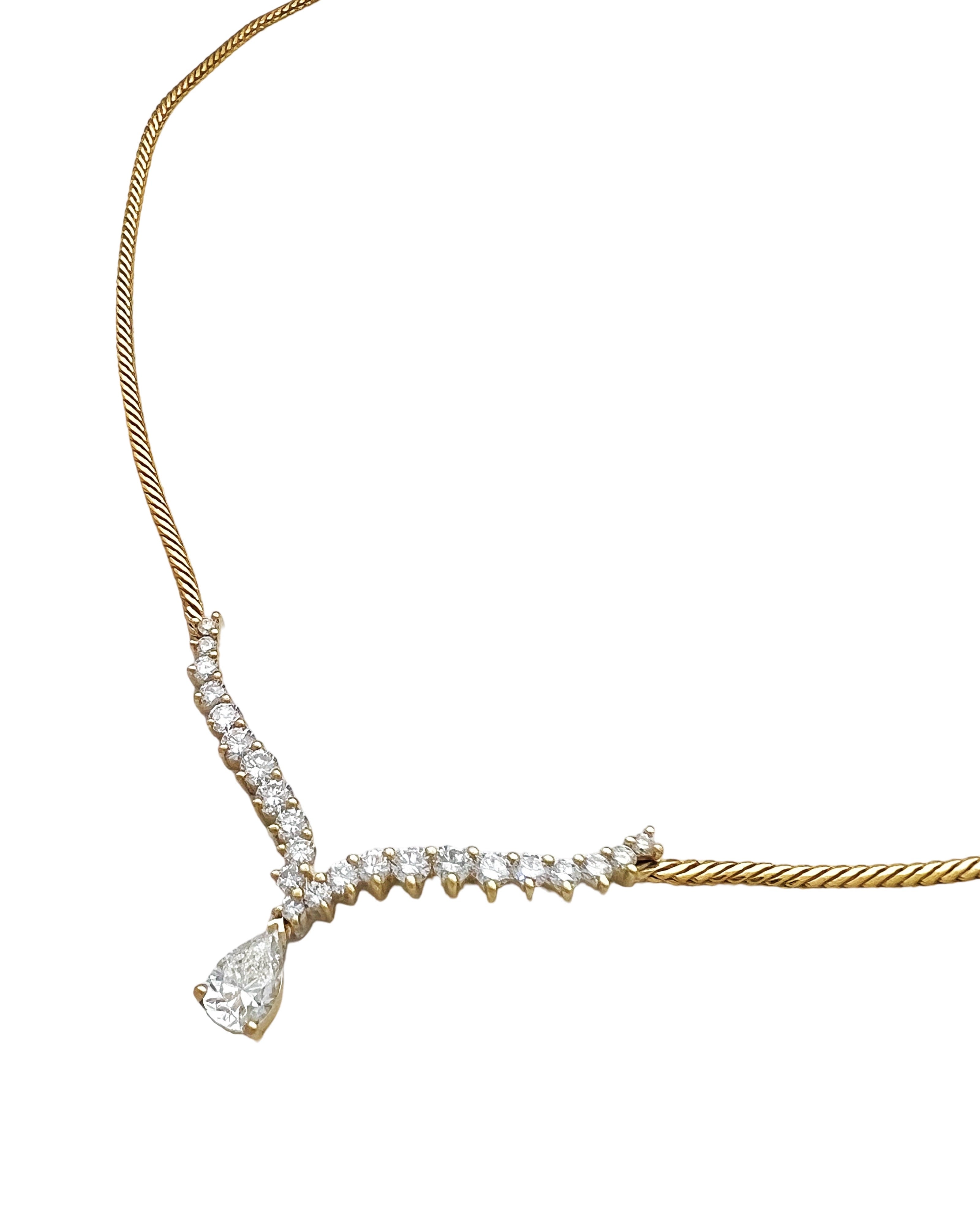 2.17 Carats Diamonds VS2 (Center 0.79 Carats) Set In 18 Karat Yellow Gold Necklace 17 Inches