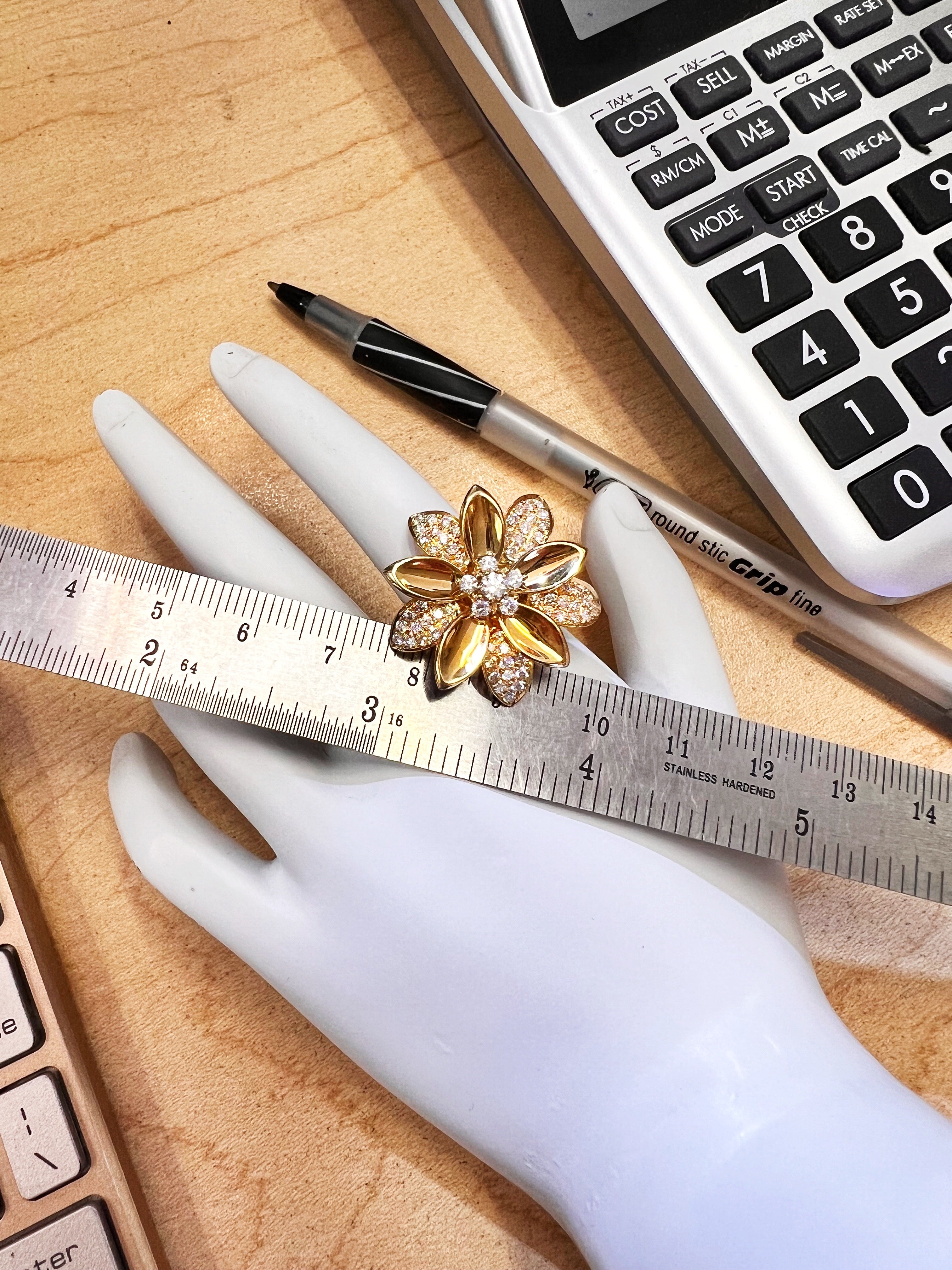 1.34 Carats Diamonds 18K Yellow Gold Blooming Blossom Ring