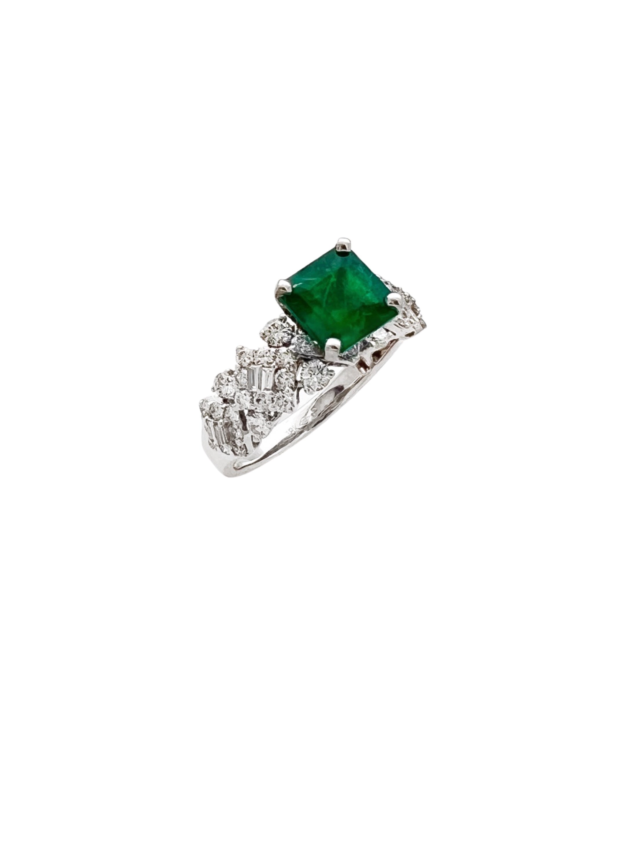 1.35 Carats Emerald Colombia F1 (Certified) & 1.35 Carats Diamonds 18K White Gold Ring
