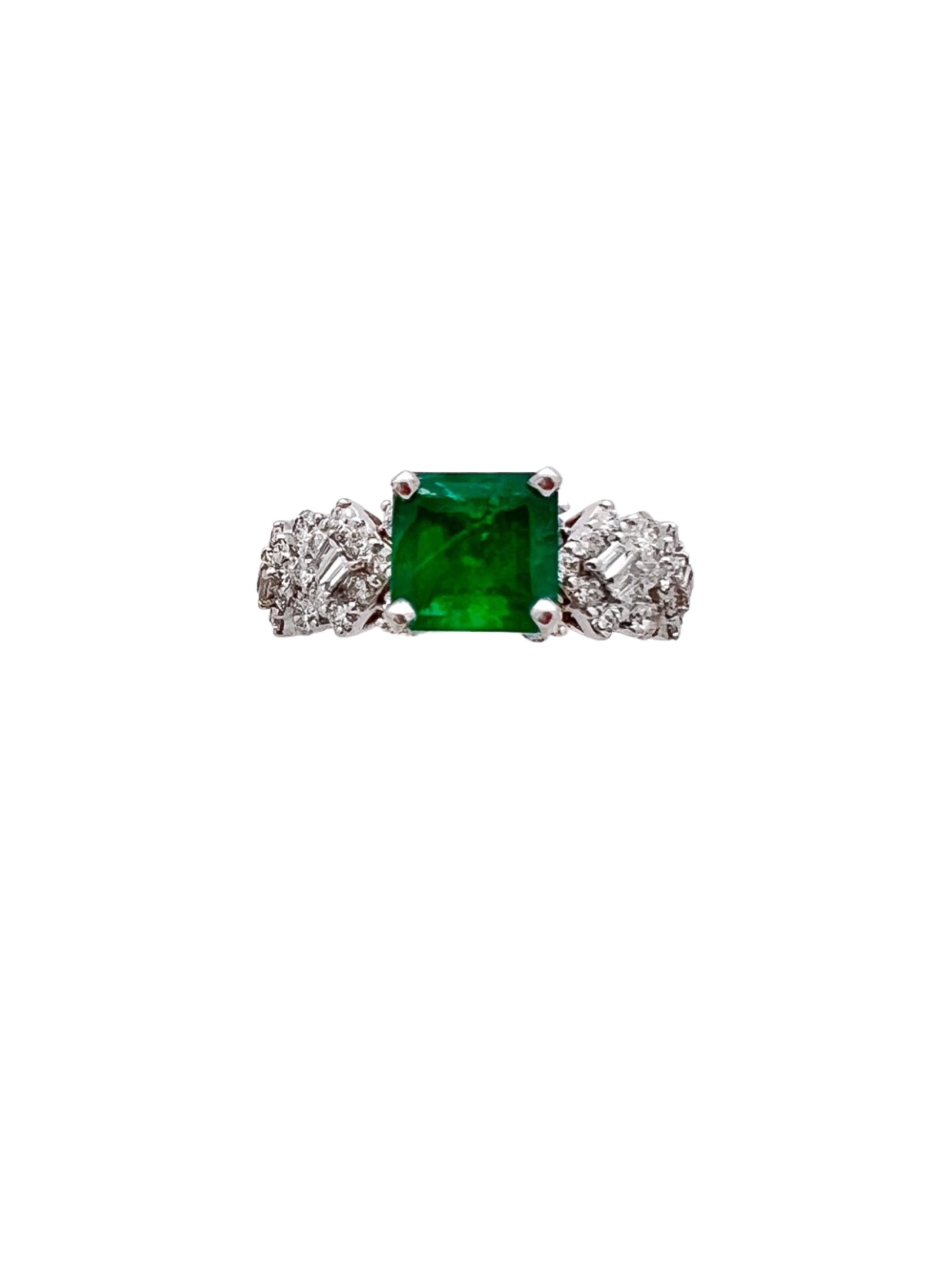 1.35 Carats Emerald Colombia F1 (Certified) & 1.35 Carats Diamonds 18K White Gold Ring